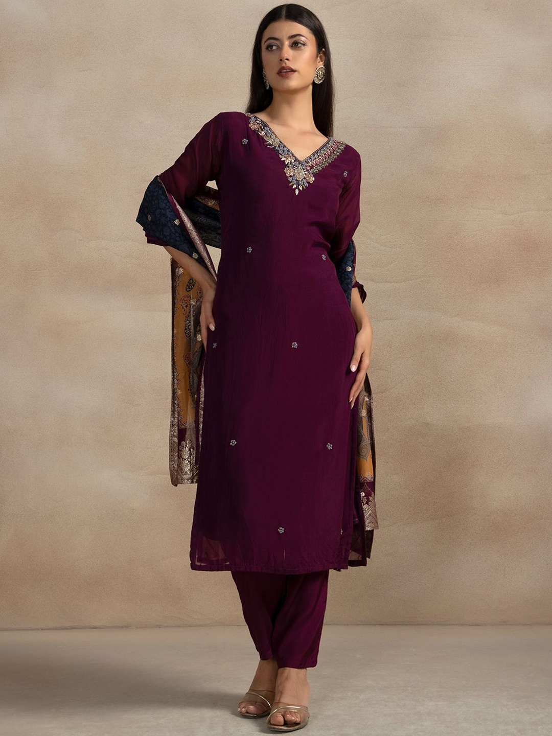 Rang by Indya Floral Embellished Beads and Stones Straight Kurta with Trousers & Dupatta, Maroon
Rang by Indya Floral Embellished Beads and Stones Straight Kurta with Trousers & Dupatta, Maroon