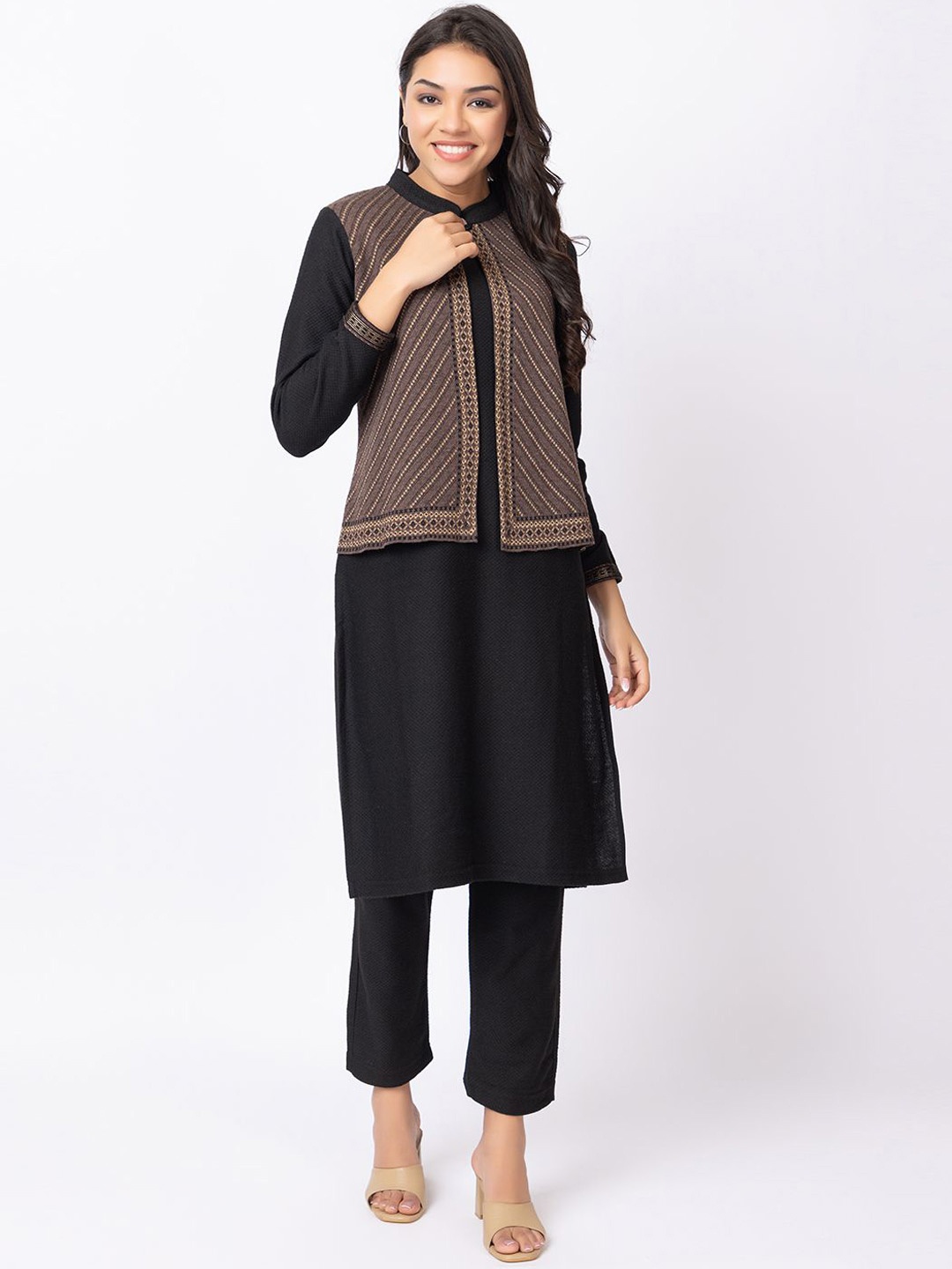 Anouk Black Geometric Printed Mandarin Collar Jacquard Winter Wear Straight Kurta With Trousers, Coffee brown
Anouk Black Geometric Printed Mandarin Collar Jacquard Winter Wear Straight Kurta With Trousers, Coffee brown
