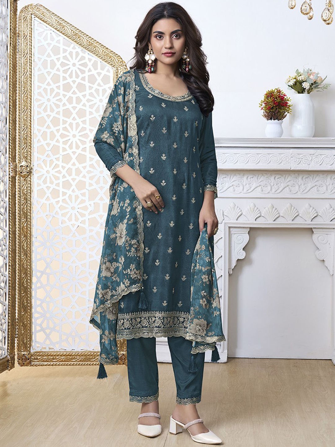 Seerat Women Ethnic Motifs Embroidered Regular Thread Work Pure Silk Kurti with Trousers & With Dupatta, Blue
Seerat Women Ethnic Motifs Embroidered Regular Thread Work Pure Silk Kurti with Trousers & With Dupatta, Blue