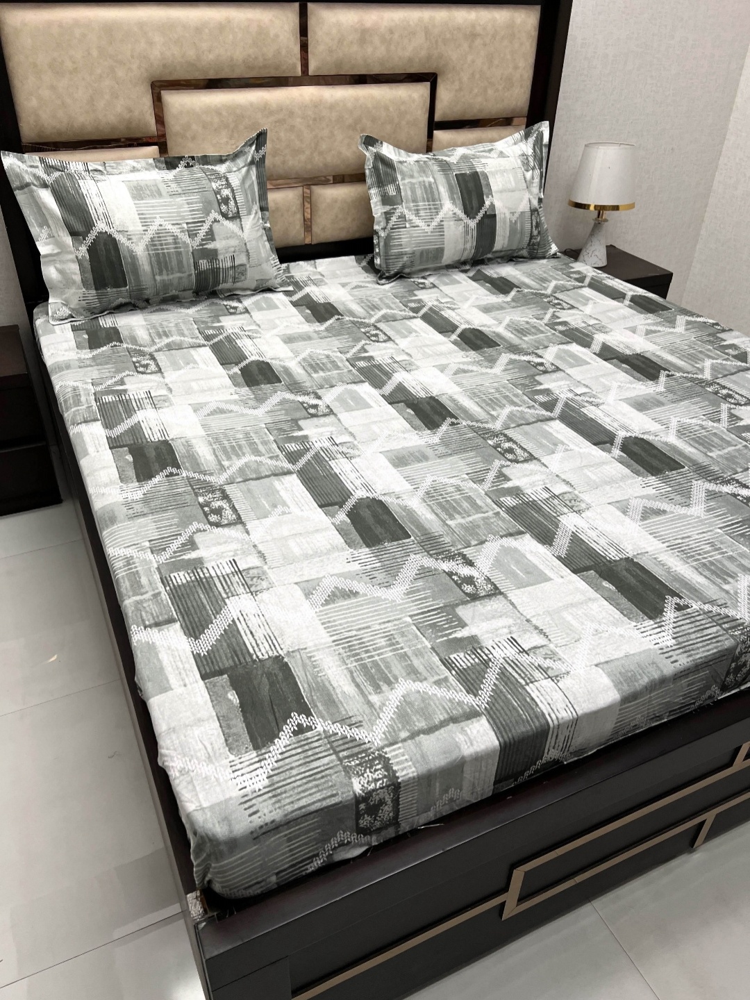 Pure Decor sapphire Green & White Pure Cotton 380 TC King Bedsheet with 2 Pillow Covers
Pure Decor sapphire Green & White Pure Cotton 380 TC King Bedsheet with 2 Pillow Covers