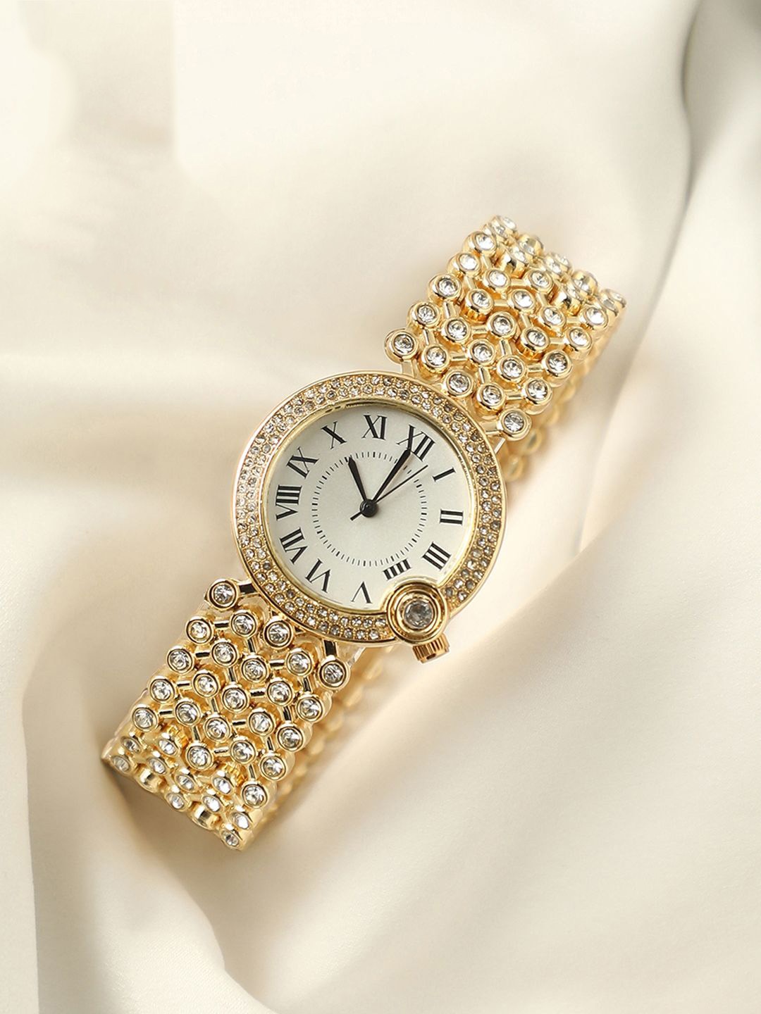 HAUTE SAUCE by Campus Sutra Women Dial & Stainless Steel Bracelet Style Straps Analogue Watch AW24_HSWC1184, Gold
HAUTE SAUCE by Campus Sutra Women Dial & Stainless Steel Bracelet Style Straps Analogue Watch AW24_HSWC1184, Gold