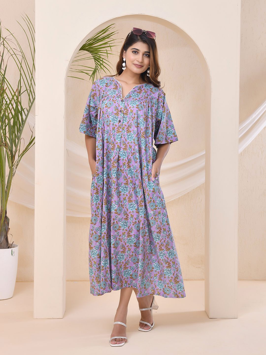 THE SAFFRON SAGA Floral Printed Flared Sleeves Pure Cotton A-Line Midi Dress, Lavender
THE SAFFRON SAGA Floral Printed Flared Sleeves Pure Cotton A-Line Midi Dress, Lavender
