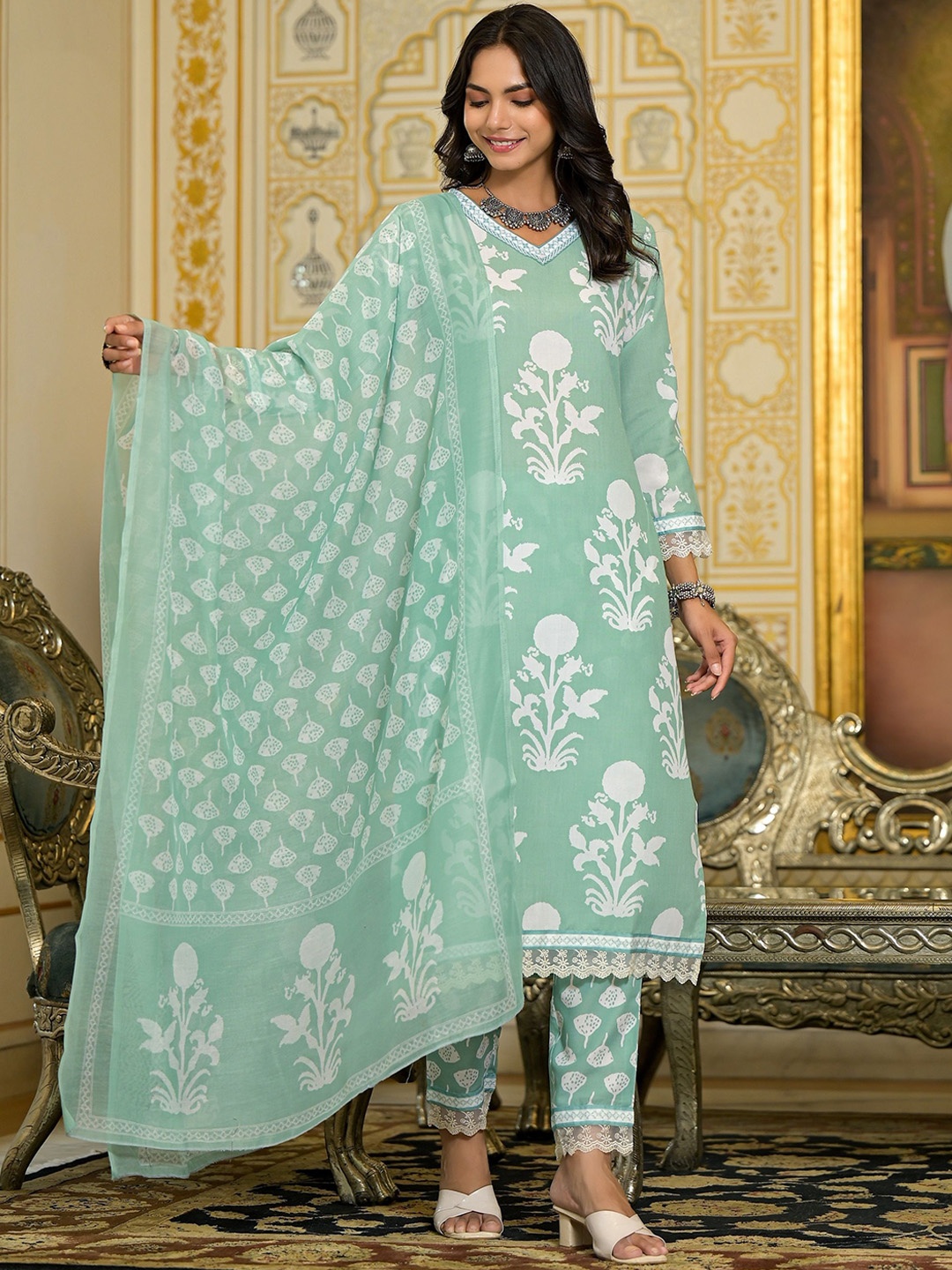 KALINI Floral Printed V Neck Thread Work Straight Kurta With Trousers & Dupatta, Green
KALINI Floral Printed V Neck Thread Work Straight Kurta With Trousers & Dupatta, Green