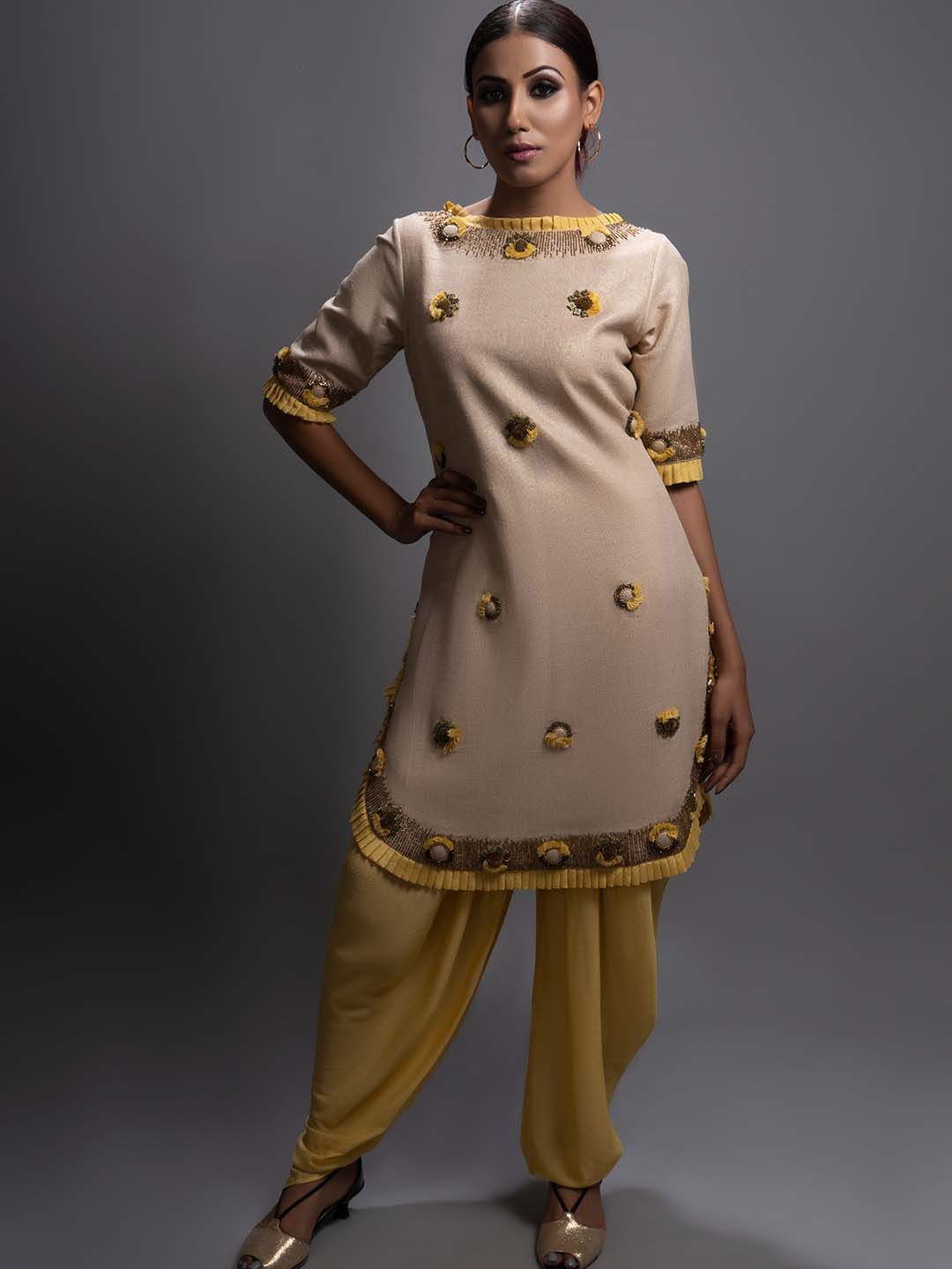 Sejal Kamdar Arar Ocre Floral Embroidered Boat Neck Beads and Stones Kurta With Dhoti Pant, Beige
Sejal Kamdar Arar Ocre Floral Embroidered Boat Neck Beads and Stones Kurta With Dhoti Pant, Beige