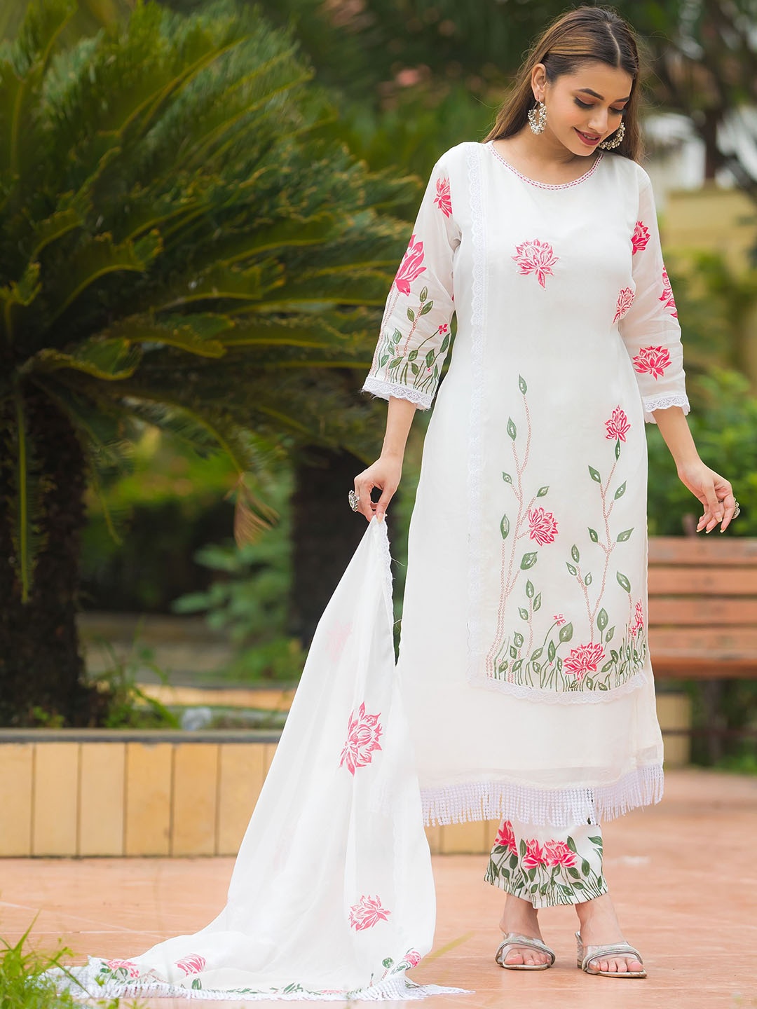 MITTOO Women Ethnic Motifs Embroidered Regular Beads and Stones Kurta with Trousers & With Dupatta, White
MITTOO Women Ethnic Motifs Embroidered Regular Beads and Stones Kurta with Trousers & With Dupatta, White