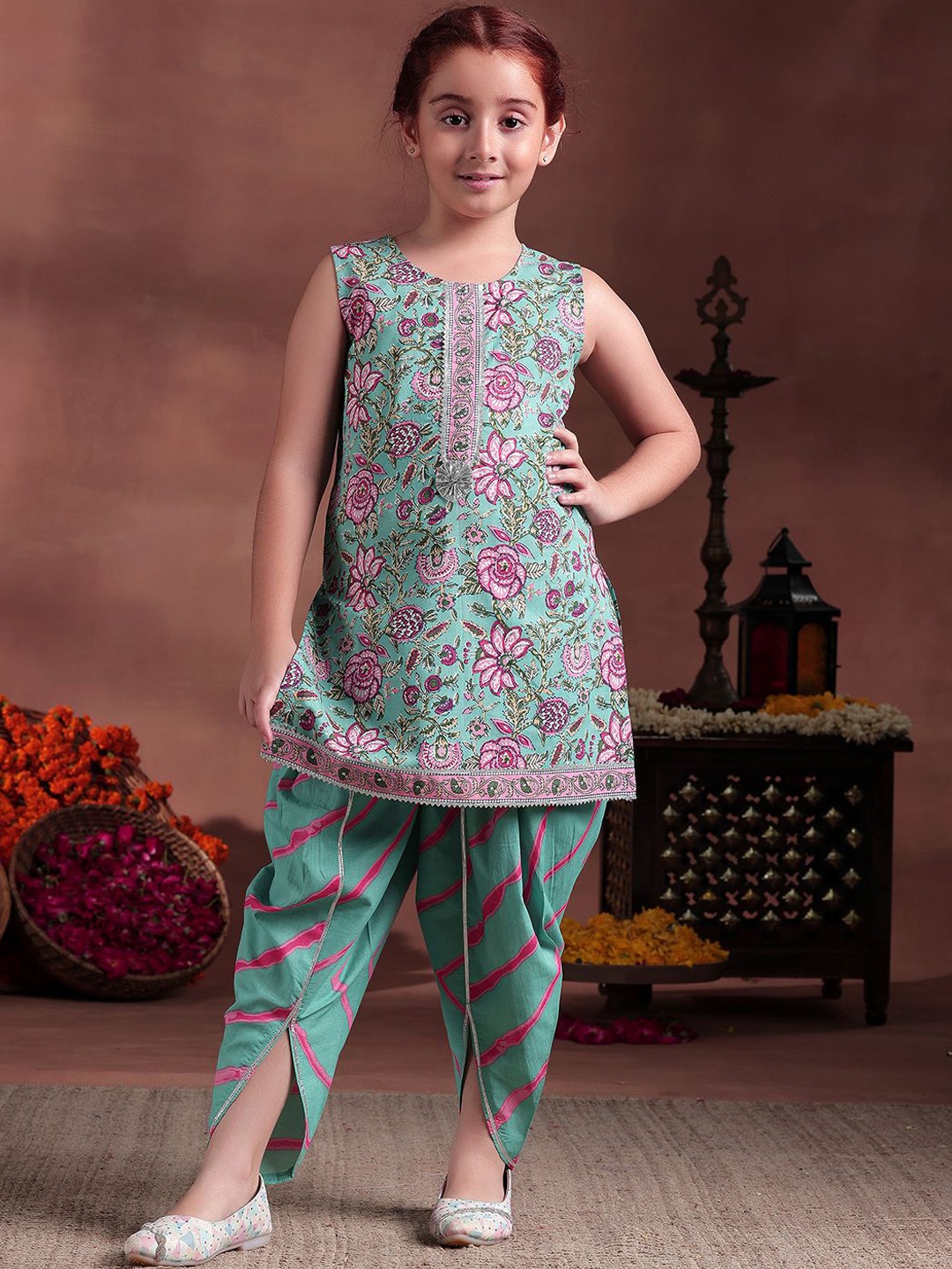 Libas KIDS Girls Floral Printed Gotta Patti Pure Cotton Straight Kurta With Dhoti Pants, Green
Libas KIDS Girls Floral Printed Gotta Patti Pure Cotton Straight Kurta With Dhoti Pants, Green