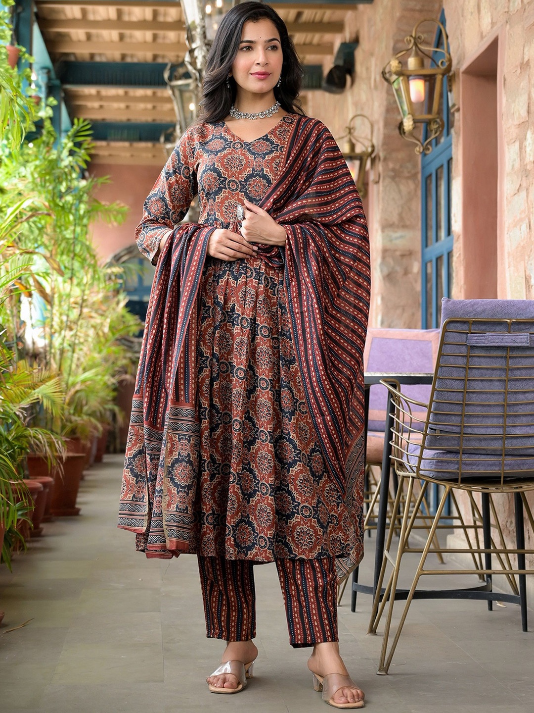 KALINI Ethnic Motifs Printed V-Neck Thread Work A-Line Kurta With Trousers & Dupatta, Maroon
KALINI Ethnic Motifs Printed V-Neck Thread Work A-Line Kurta With Trousers & Dupatta, Maroon