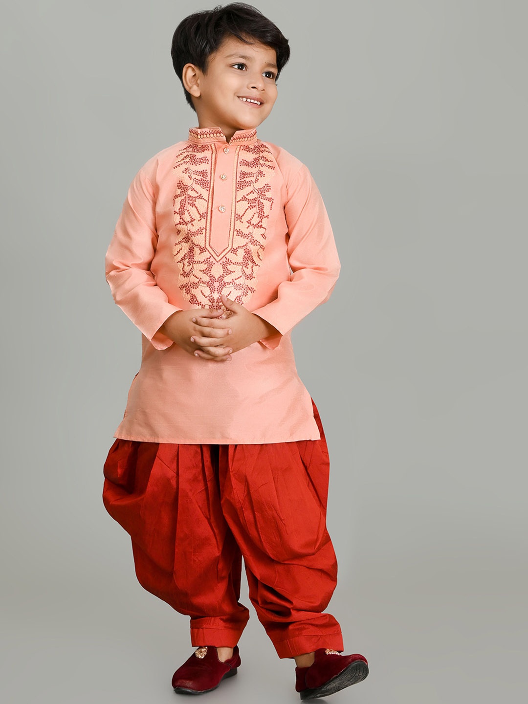 NFC CREATION Boys Ethnic Motifs Embroidered Thread Work Dupion Silk Kurta With Patiala, Peach
NFC CREATION Boys Ethnic Motifs Embroidered Thread Work Dupion Silk Kurta With Patiala, Peach