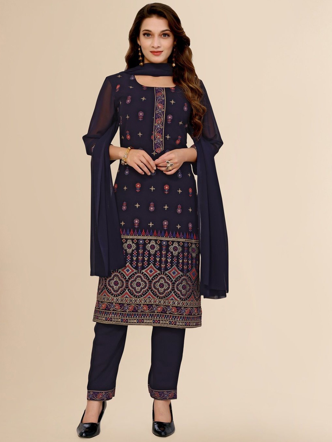 TITANIUM SILK INDUSTRIES PVT. LTD. Floral Printed Kurta with Trousers & Dupatta, Navy blue
TITANIUM SILK INDUSTRIES PVT. LTD. Floral Printed Kurta with Trousers & Dupatta, Navy blue
