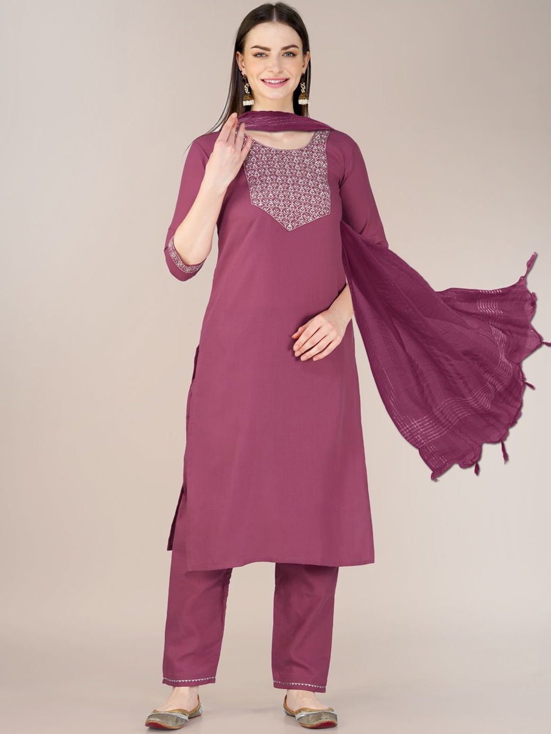 WILNERCROWN Floral Yoke Design Thread Work Straight Kurta with Trousers & Dupatta, Purple
WILNERCROWN Floral Yoke Design Thread Work Straight Kurta with Trousers & Dupatta, Purple