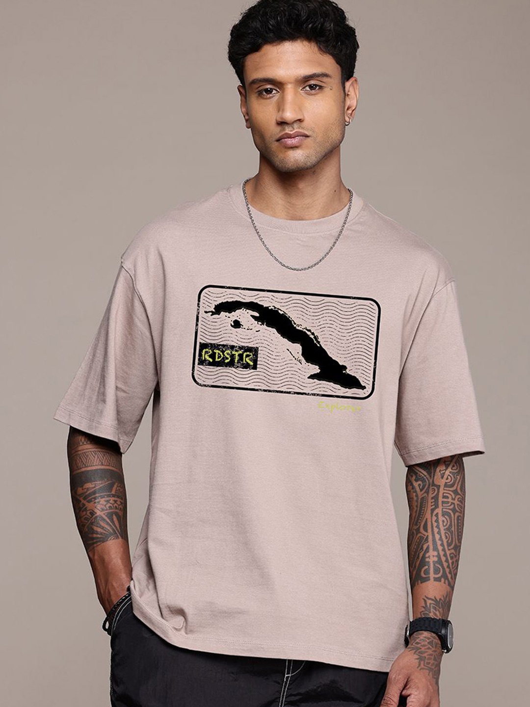 The Roadster Lifestyle Co. Men Graphic Printed Round Neck Cotton Oversized T-Shirt, Brown
The Roadster Lifestyle Co. Men Graphic Printed Round Neck Cotton Oversized T-Shirt, Brown