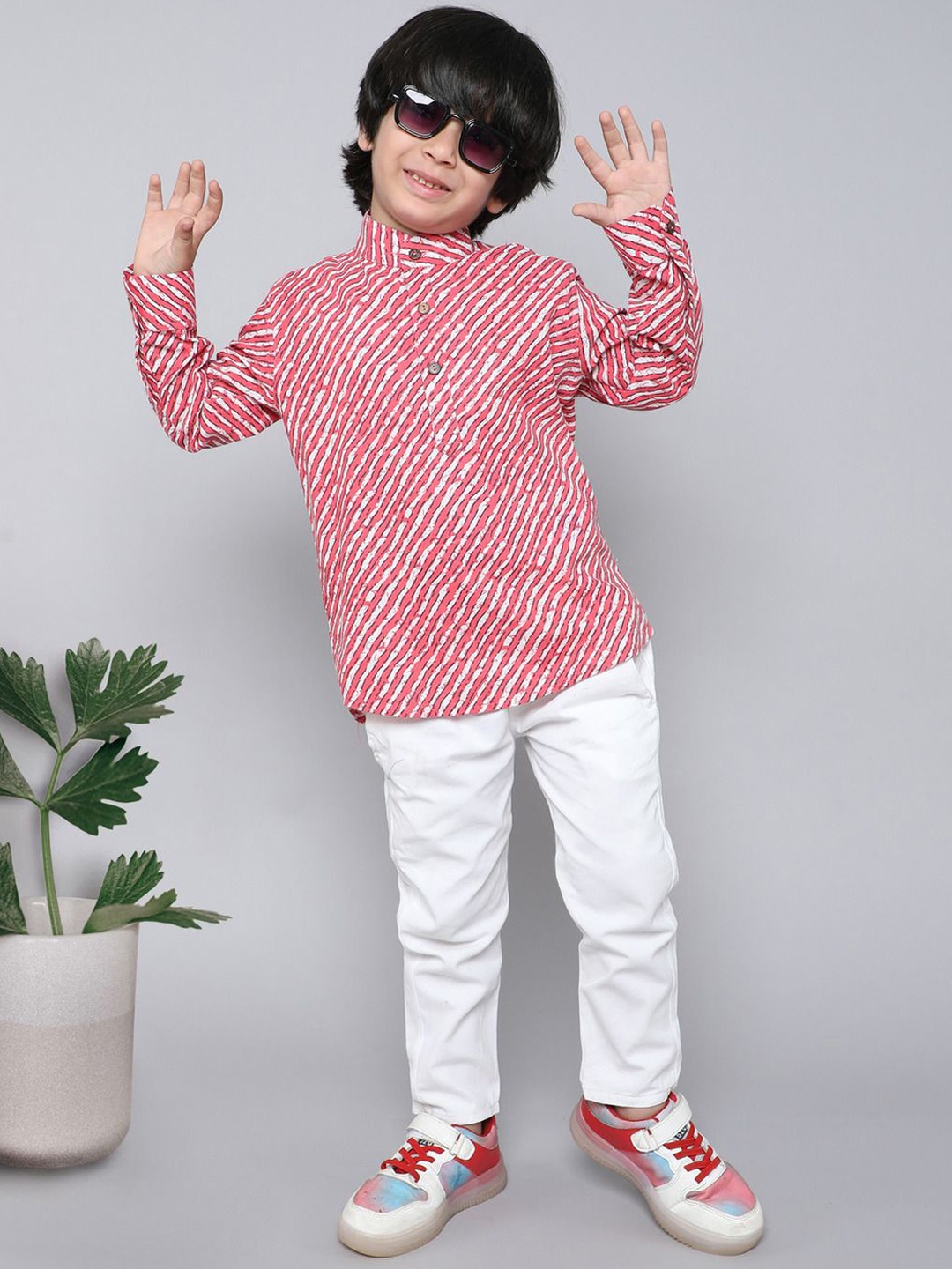 BAATCHEET Boys Leheriya Printed Regular Sleeves Band Collar Pure Cotton Kurta with Trouser, Peach
BAATCHEET Boys Leheriya Printed Regular Sleeves Band Collar Pure Cotton Kurta with Trouser, Peach