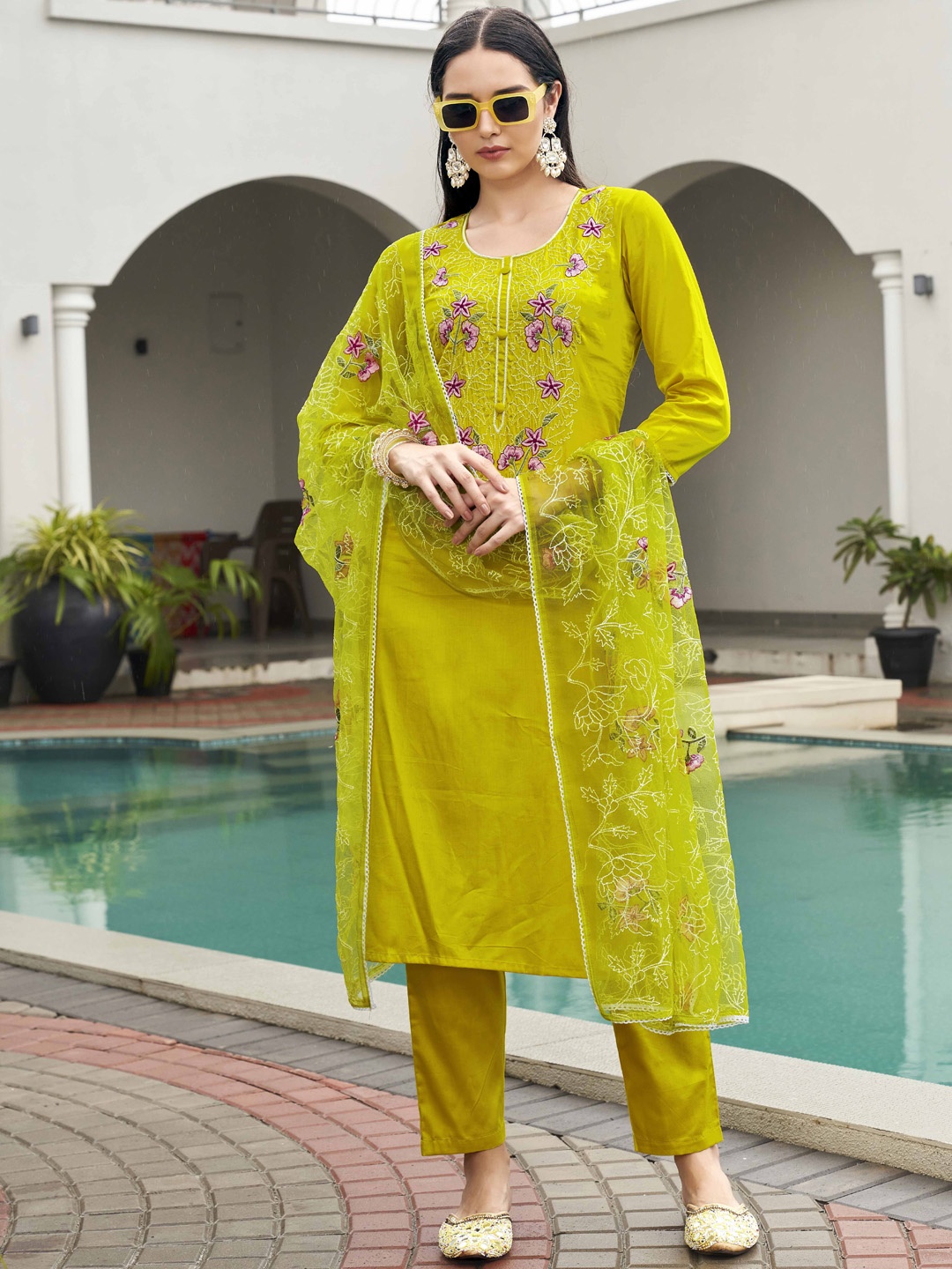 Tikhi Imli Floral Embroidered Thread Work Straight Kurta With Trousers & Dupatta, Lime green
Tikhi Imli Floral Embroidered Thread Work Straight Kurta With Trousers & Dupatta, Lime green