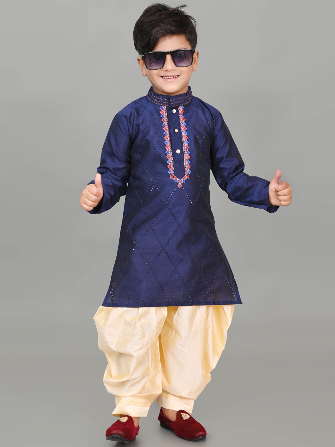 NFC CREATION Boys Ethnic Motifs Embroidered Regular Thread Work Dupion Silk Kurta with Patiala, Navy blue
NFC CREATION Boys Ethnic Motifs Embroidered Regular Thread Work Dupion Silk Kurta with Patiala, Navy blue