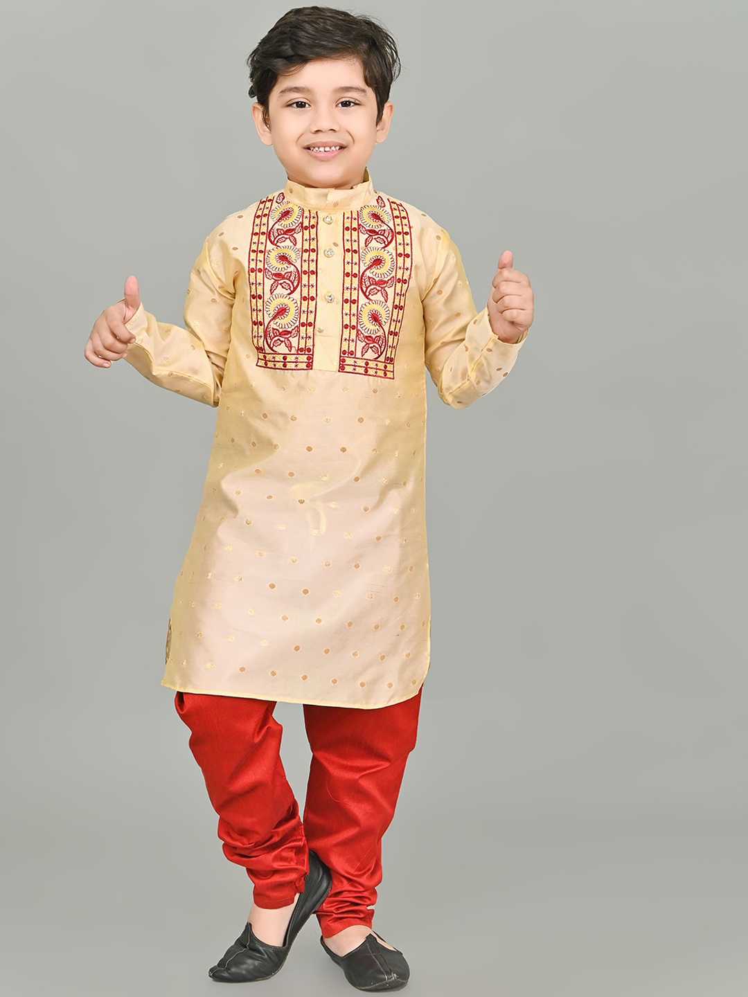 NFC CREATION Boys Ethnic Motifs Embroidered Thread Work Dupion Silk Kurta With Pyjamas, Beige
NFC CREATION Boys Ethnic Motifs Embroidered Thread Work Dupion Silk Kurta With Pyjamas, Beige