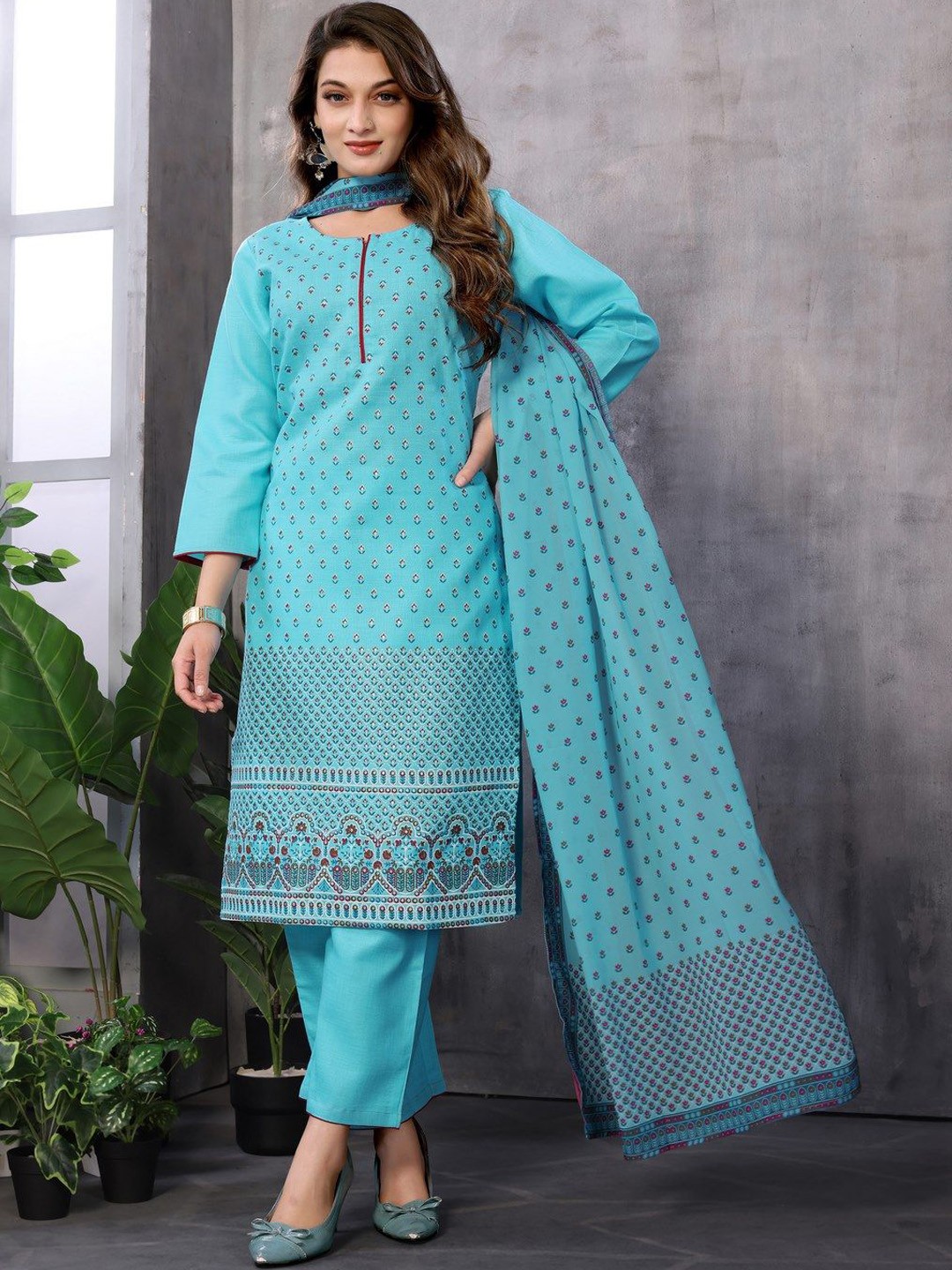Titanium Silk Industries Floarl Printed Round Neck Kurta With Trousers & Dupatta, Blue
Titanium Silk Industries Floarl Printed Round Neck Kurta With Trousers & Dupatta, Blue