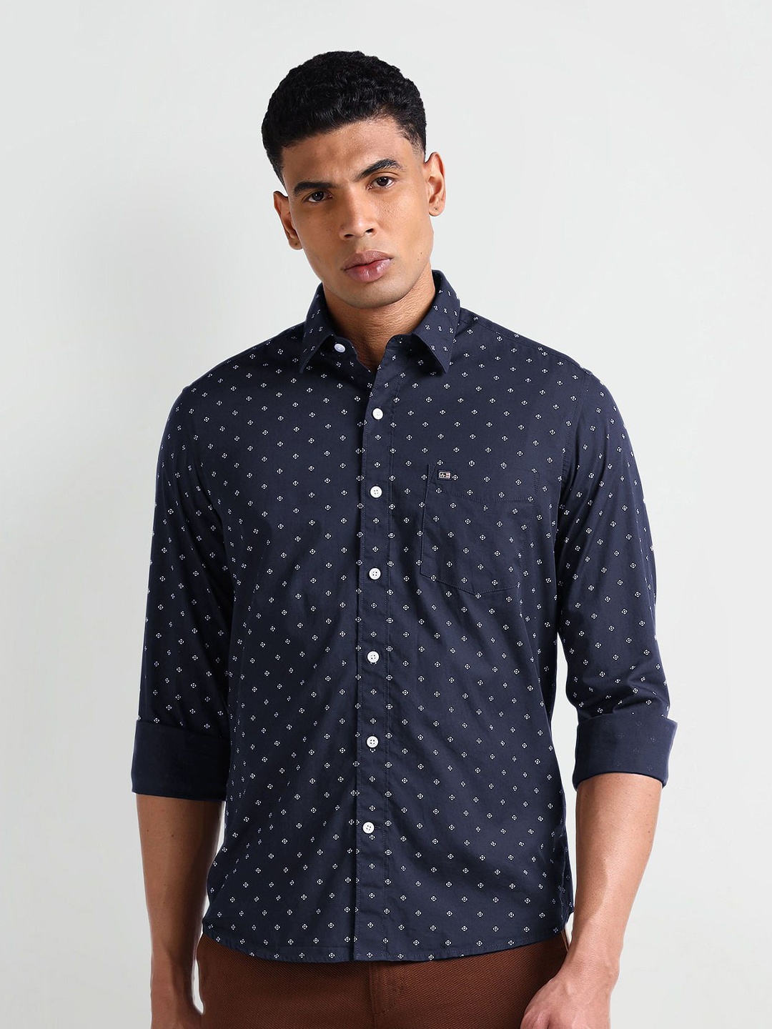Arrow Sport Men Smart Spread Collar Micro Ditsy Printed Cotton Slim Fit Casual Shirt, Navy blue
Arrow Sport Men Smart Spread Collar Micro Ditsy Printed Cotton Slim Fit Casual Shirt, Navy blue