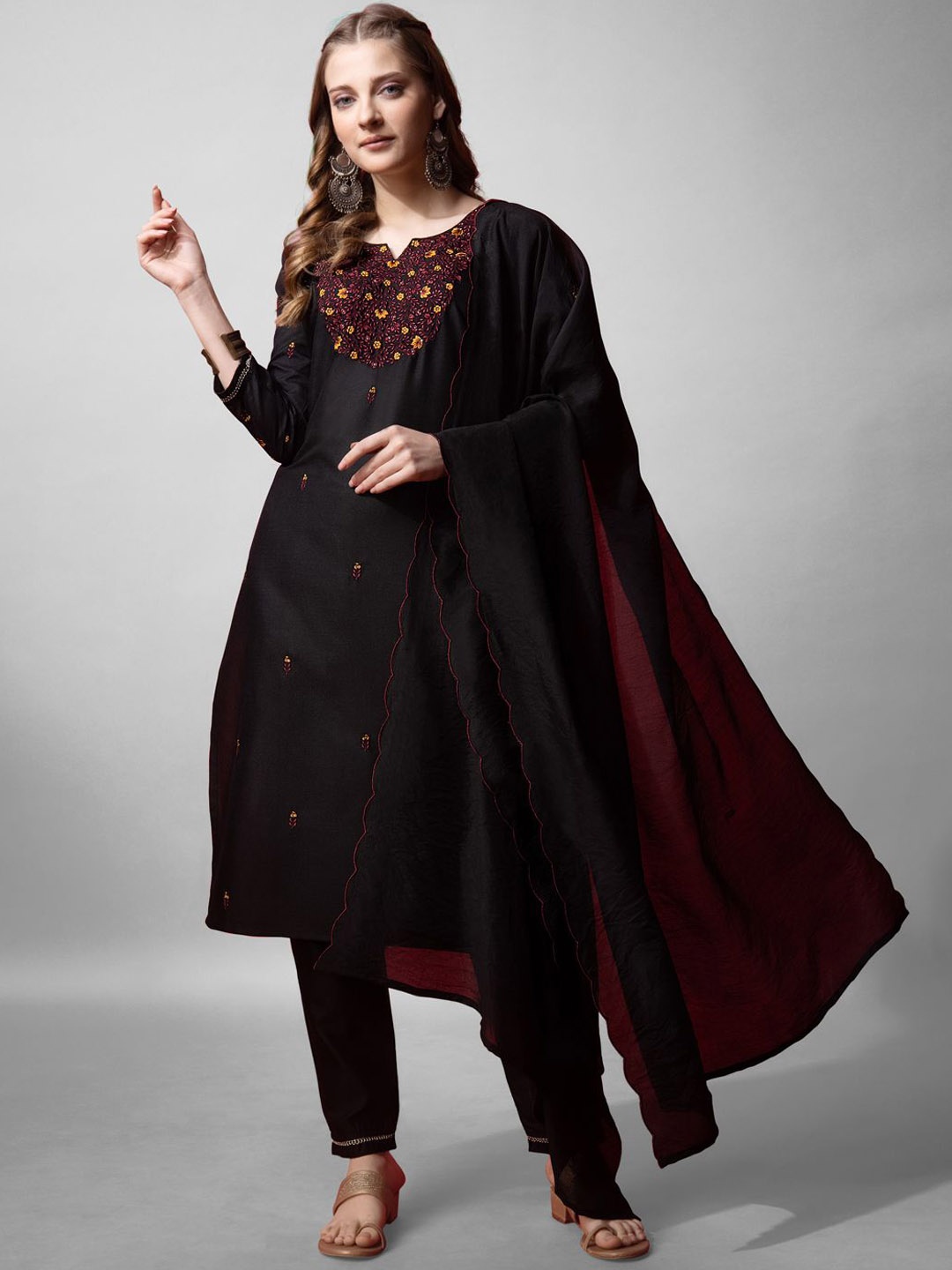 WILNERCROWN Floral Embroidered Thread Work Straight Kurta with Trousers & Dupatta, Black
WILNERCROWN Floral Embroidered Thread Work Straight Kurta with Trousers & Dupatta, Black
