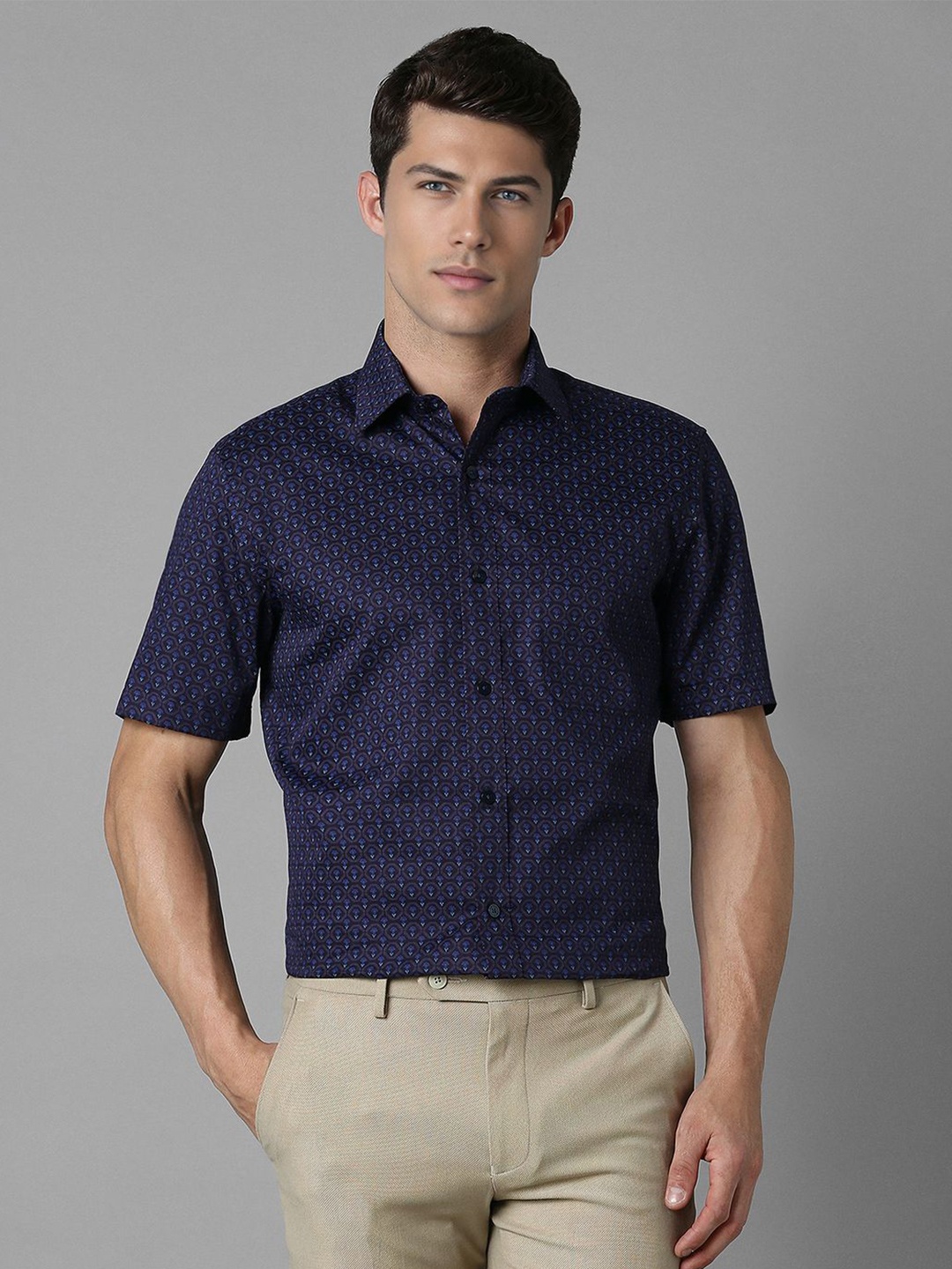 Louis Philippe Men Classic Spread Collar Geometric Printed Cotton Formal Shirt, Navy blue
Louis Philippe Men Classic Spread Collar Geometric Printed Cotton Formal Shirt, Navy blue