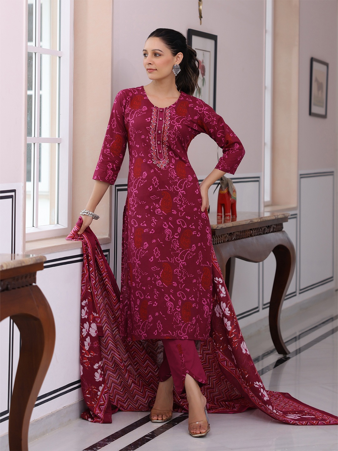 FASHOR Ethnic Motifs Printed Sequinned Pure Cotton Straight Kurta With Trousers & Dupatta, Purple
FASHOR Ethnic Motifs Printed Sequinned Pure Cotton Straight Kurta With Trousers & Dupatta, Purple