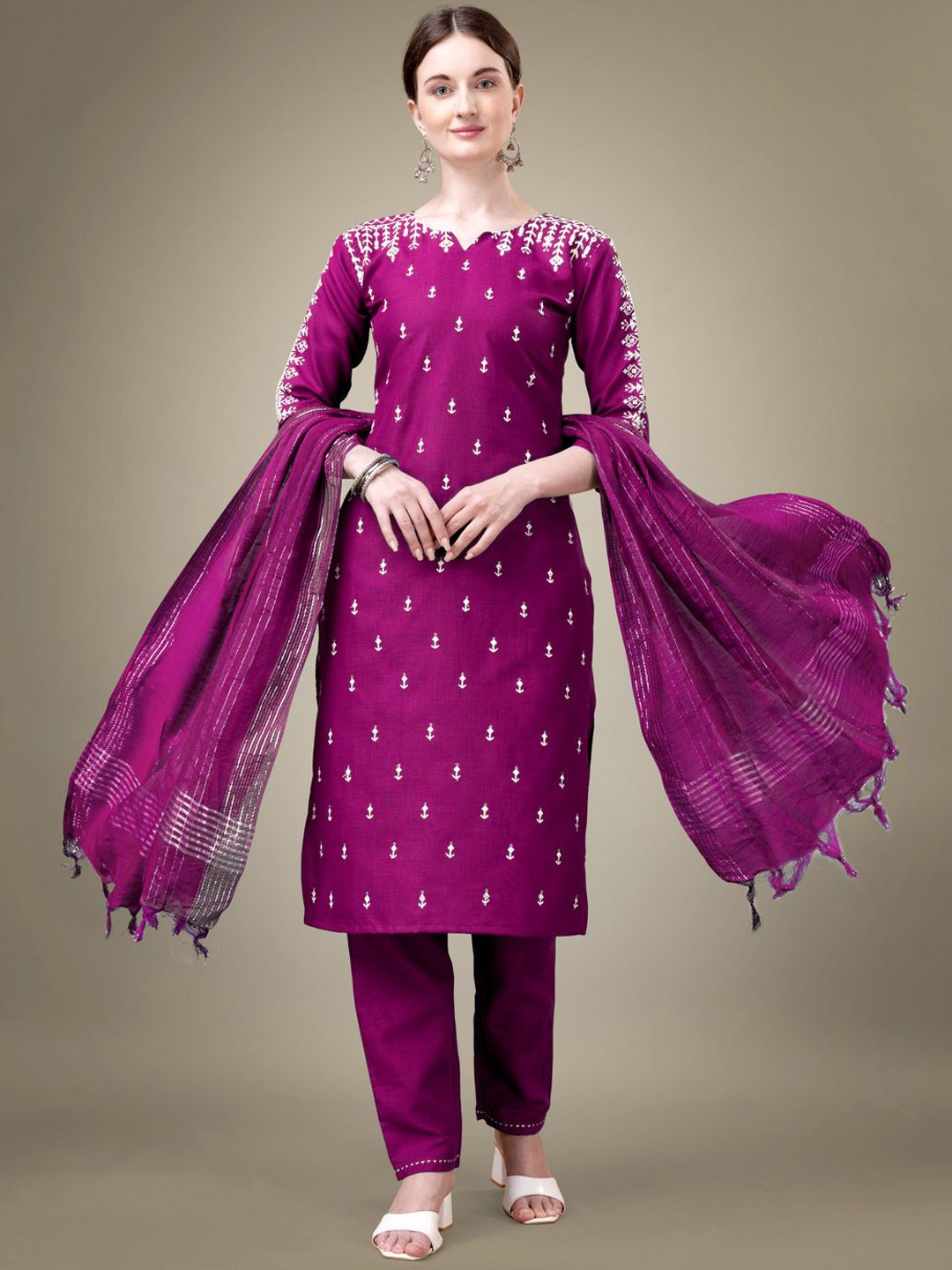 WILNERCROWN Floral Embroidered Notch Neck Straight Kurta with Churidar & With Dupatta, Purple
WILNERCROWN Floral Embroidered Notch Neck Straight Kurta with Churidar & With Dupatta, Purple