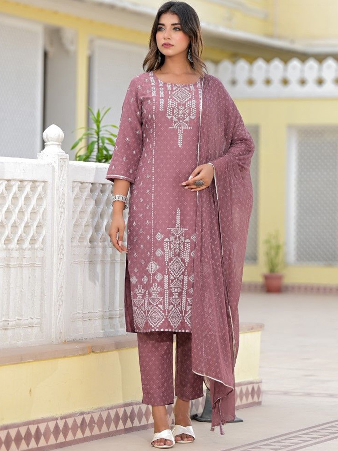 Juniper Ethnic Motifs Printed Round Neck Straight Kurta With Trousers & Dupatta, Pink
Juniper Ethnic Motifs Printed Round Neck Straight Kurta With Trousers & Dupatta, Pink