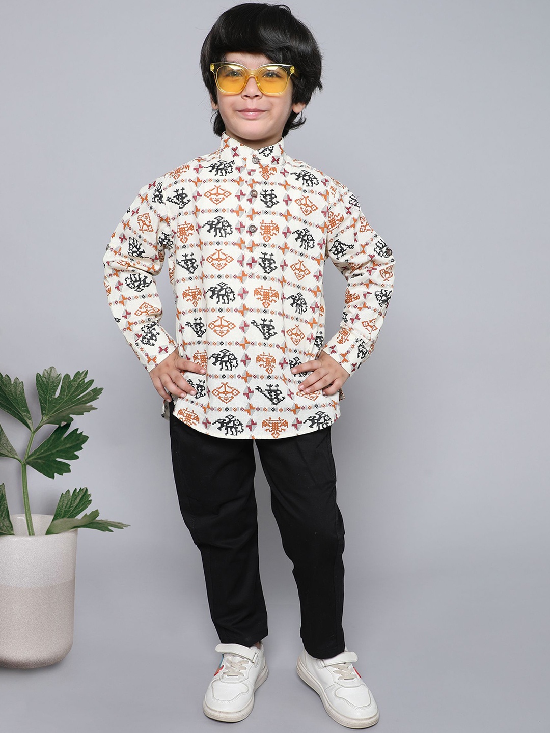 BAATCHEET Boys Tribal Printed Band Collar Long Sleeves Pure Cotton Kurta with Trouser, Off white
BAATCHEET Boys Tribal Printed Band Collar Long Sleeves Pure Cotton Kurta with Trouser, Off white
