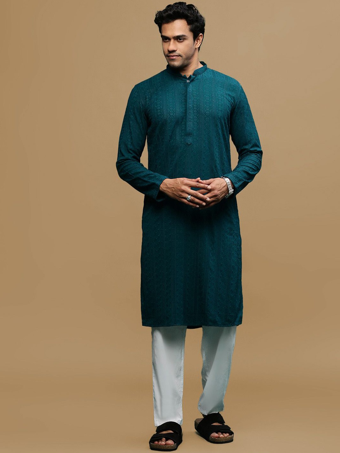 Sanwara Floral Embroidered Chikankari Mandarin Collar Straight Kurta with Pyjamas, Green
Sanwara Floral Embroidered Chikankari Mandarin Collar Straight Kurta with Pyjamas, Green