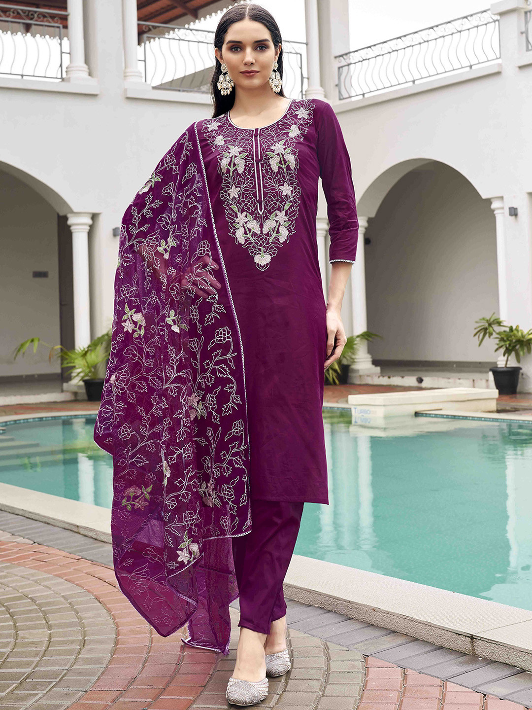 Tikhi Imli Floral Embroidered V-Neck Straight Kurta with Trousers & Dupatta, Burgundy
Tikhi Imli Floral Embroidered V-Neck Straight Kurta with Trousers & Dupatta, Burgundy
