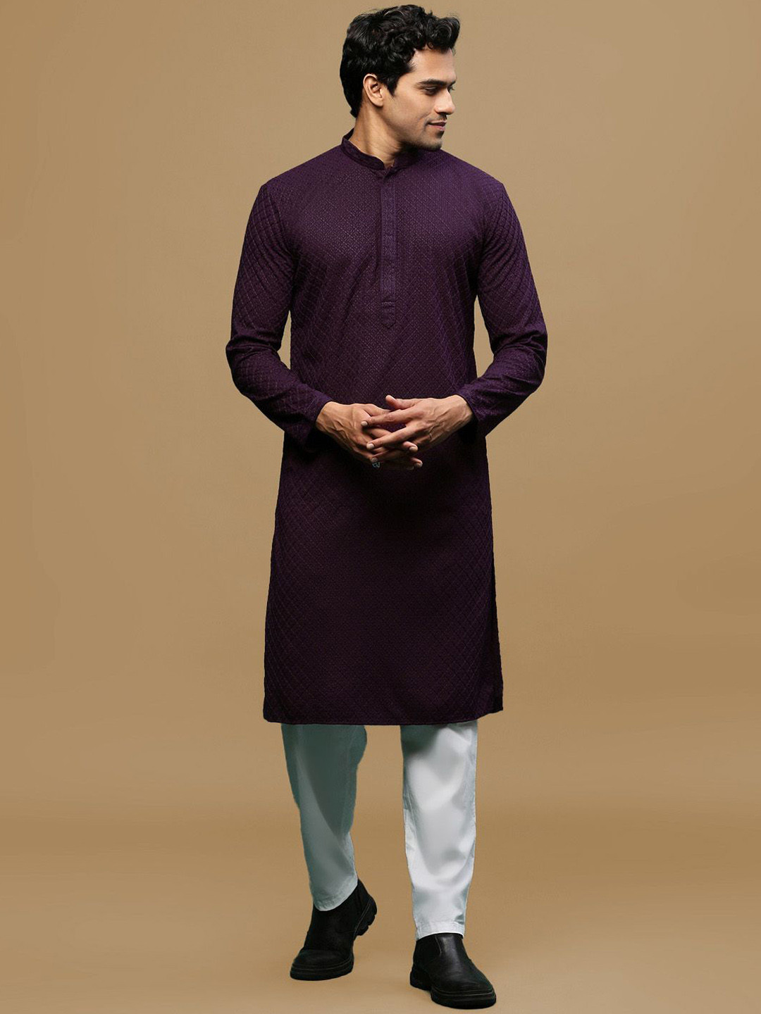 Sanwara Floral Embroidered Chikankari Mandarin Collar Straight Kurta with Pyjamas, Purple
Sanwara Floral Embroidered Chikankari Mandarin Collar Straight Kurta with Pyjamas, Purple
