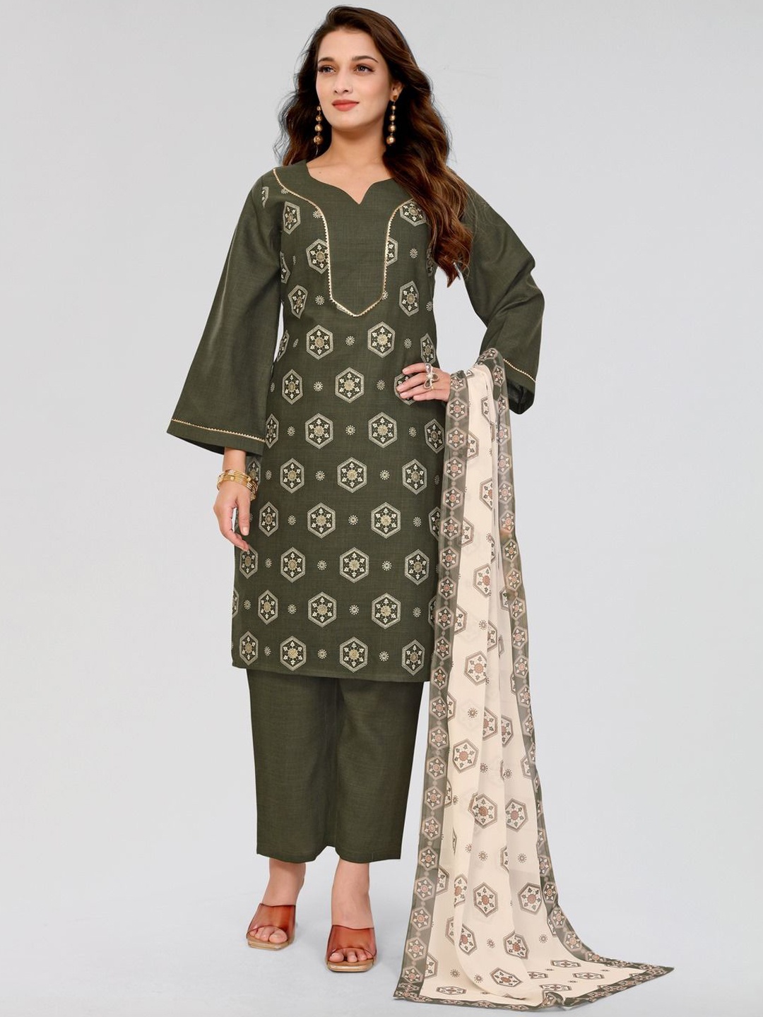 PYARI - A style for every story Ethnic Motifs Printed Kurta with Trousers & Dupatta, Olive
PYARI - A style for every story Ethnic Motifs Printed Kurta with Trousers & Dupatta, Olive