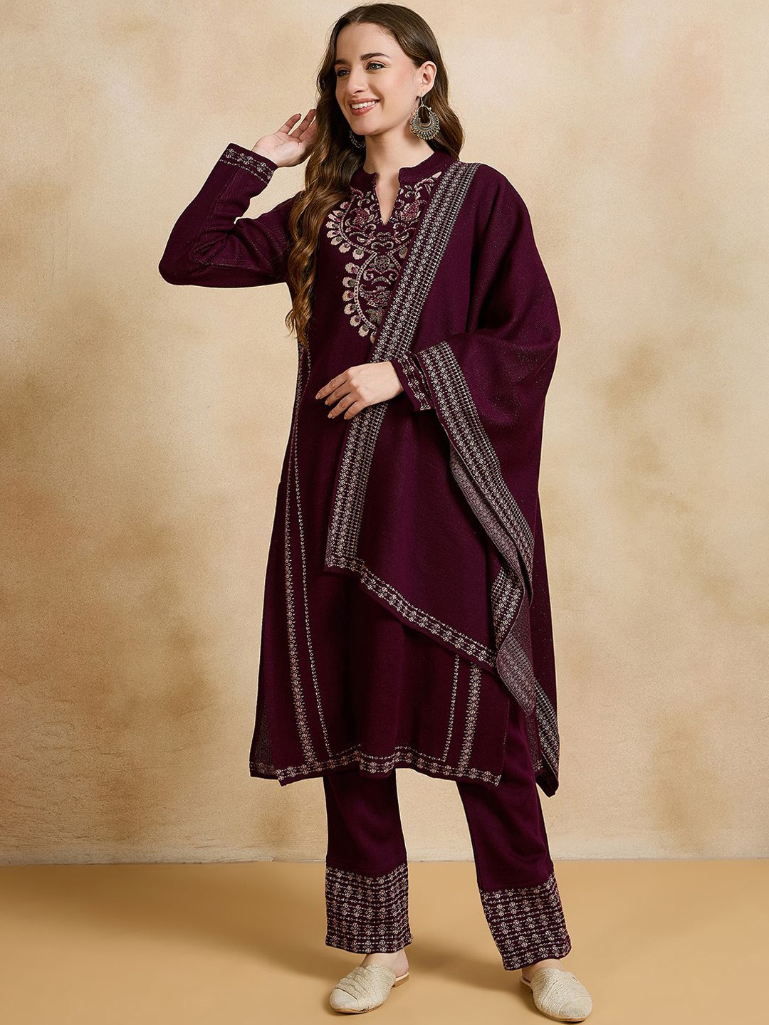 CLAPTON Floral Embroidered Thread Work Pure Woollen Straight Kurta With Trousers & Dupatta, Maroon
CLAPTON Floral Embroidered Thread Work Pure Woollen Straight Kurta With Trousers & Dupatta, Maroon