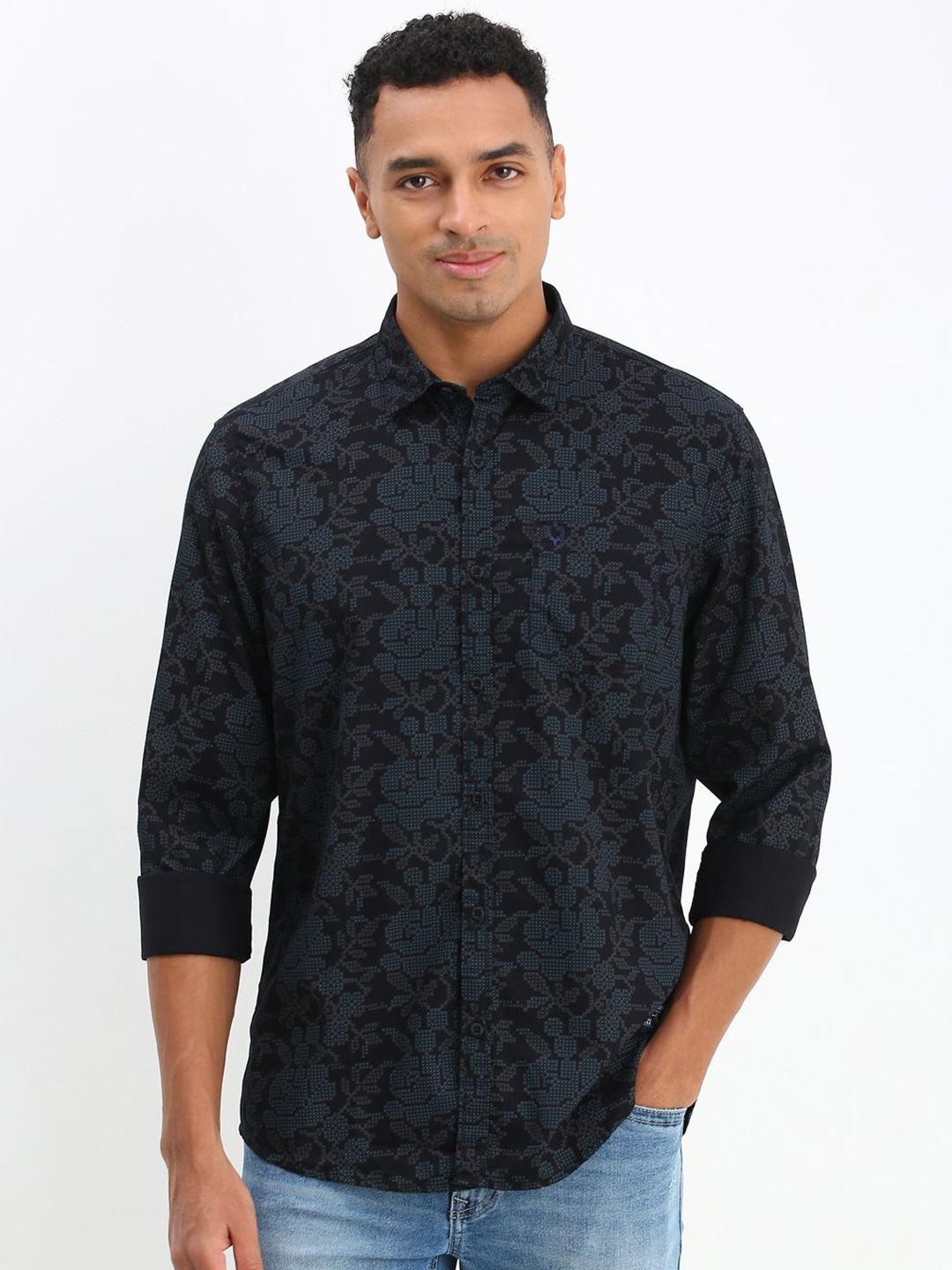 Allen Solly Men Custom Spread Collar Floral Printed Cotton Casual Shirt, Navy blue
Allen Solly Men Custom Spread Collar Floral Printed Cotton Casual Shirt, Navy blue