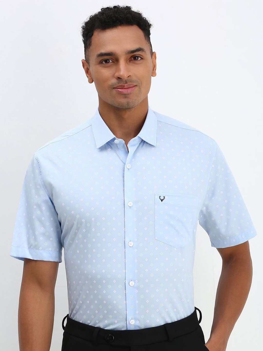 Allen Solly Men Spread Collar Micro Ditsy Printed Cotton Slim Fit Formal Shirt, Blue
Allen Solly Men Spread Collar Micro Ditsy Printed Cotton Slim Fit Formal Shirt, Blue