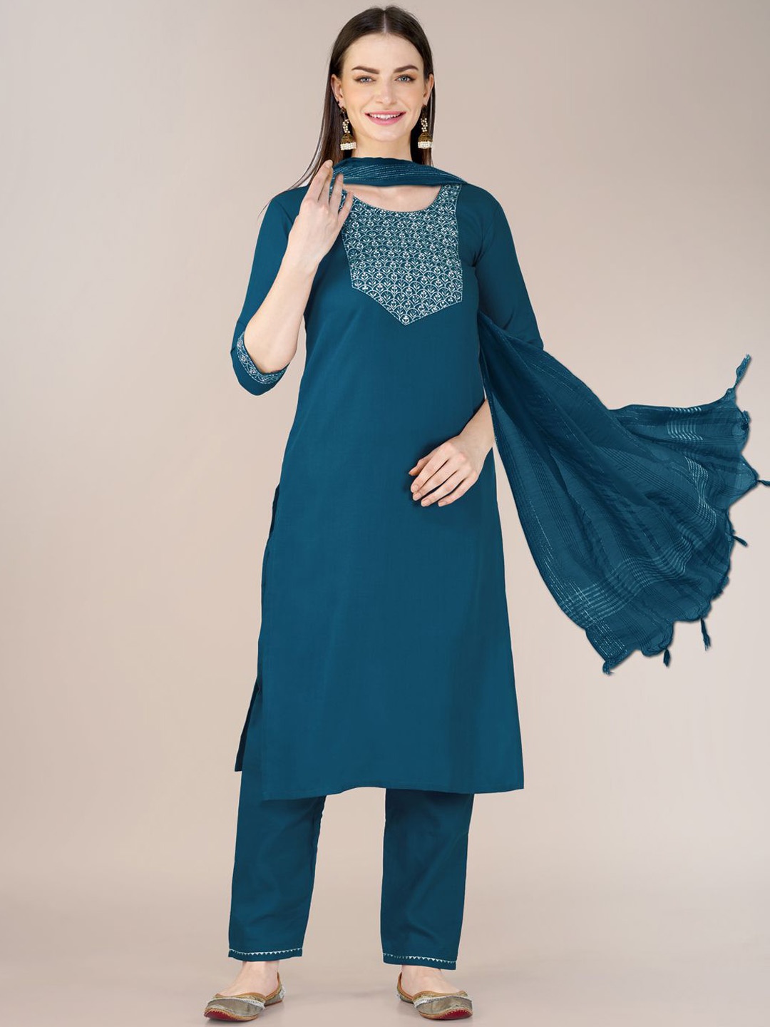 WILNERCROWN Floral Yoke Design Thread Work Straight Kurta with Trousers & Dupatta, Blue
WILNERCROWN Floral Yoke Design Thread Work Straight Kurta with Trousers & Dupatta, Blue