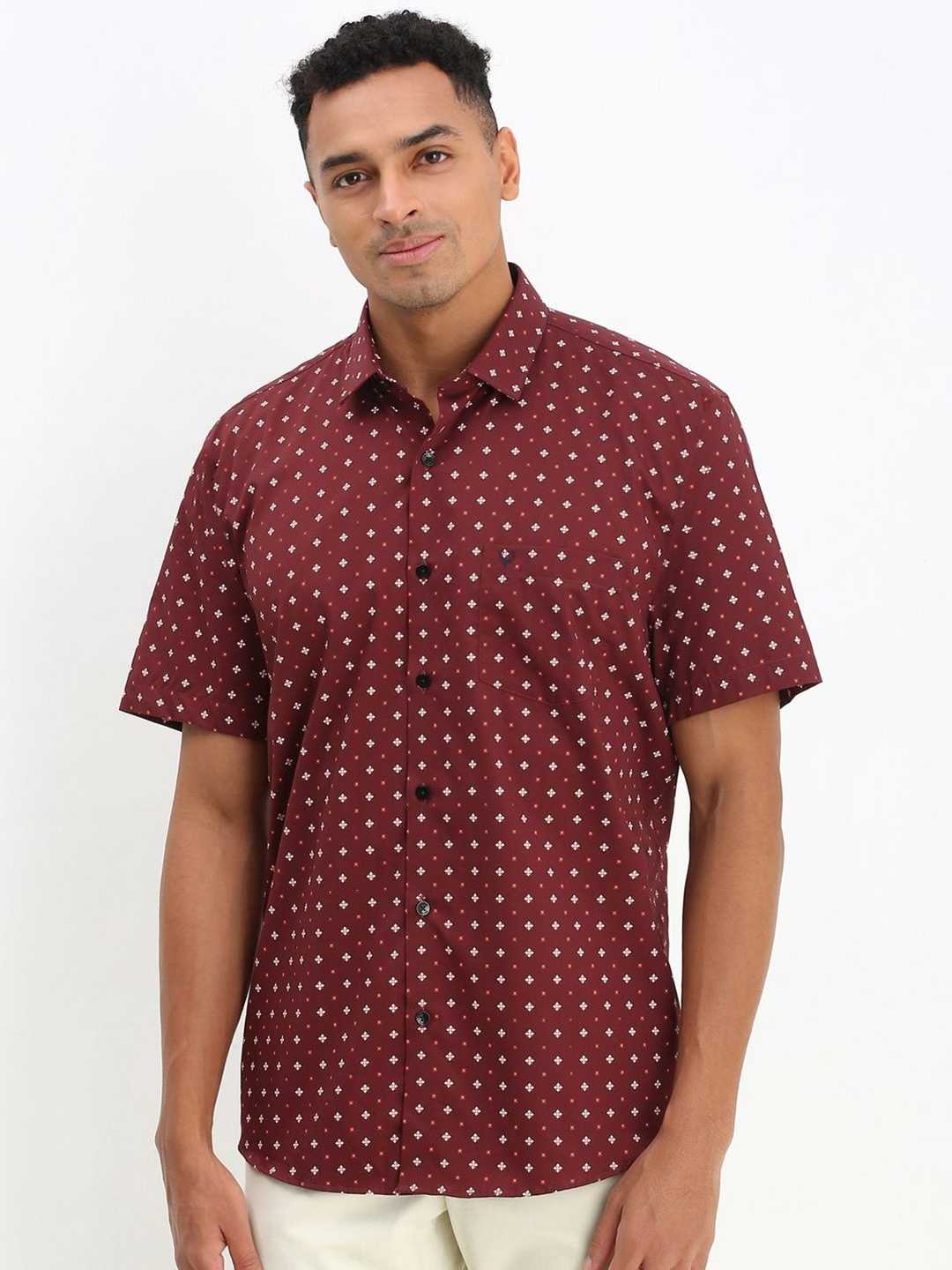 Allen Solly Men Spread Collar Geometric Printed Cotton Slim Fit Casual Shirt, Maroon
Allen Solly Men Spread Collar Geometric Printed Cotton Slim Fit Casual Shirt, Maroon