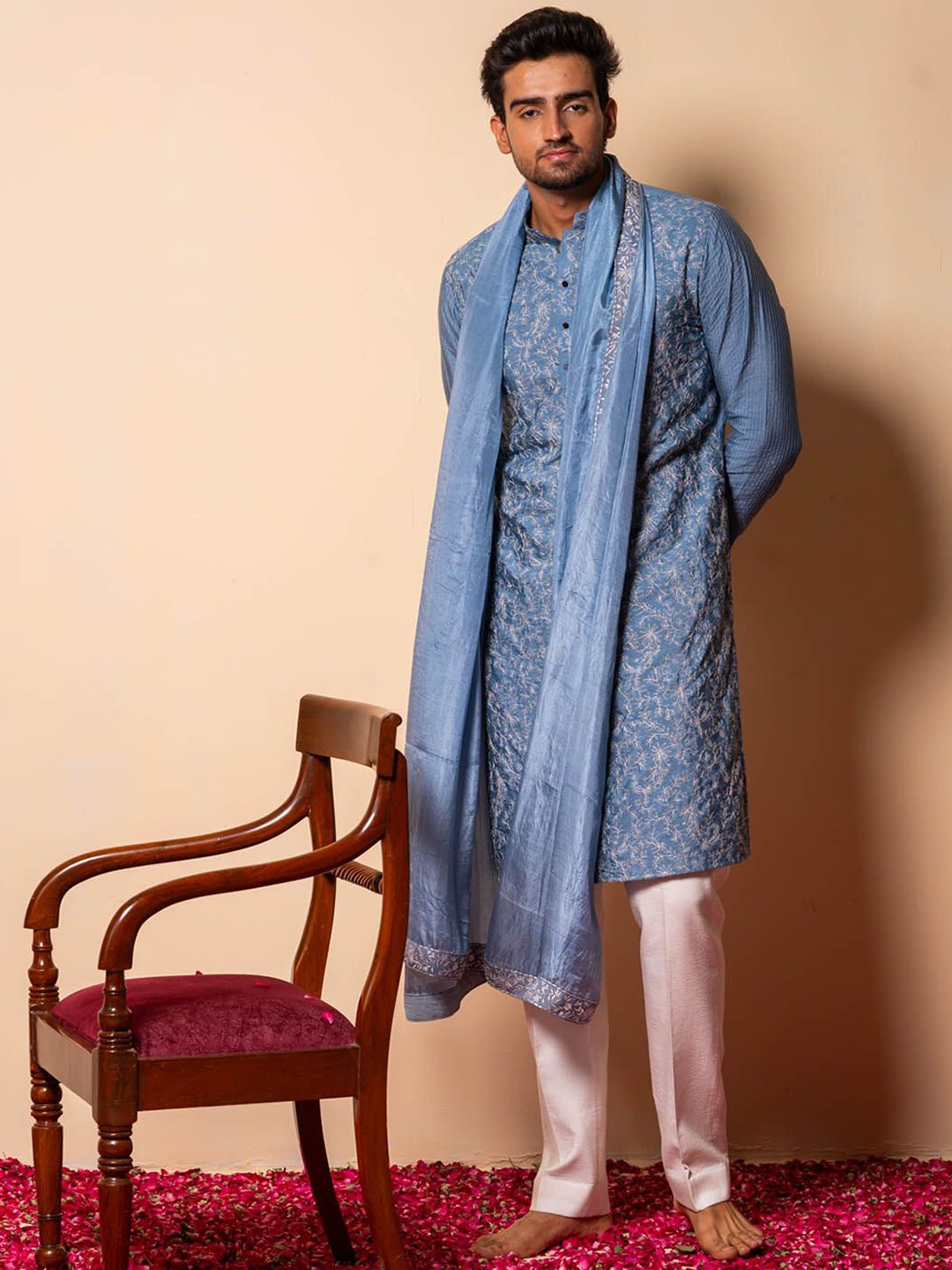 Ayush Jain Floral Embroidered Thread Work Mandarin Collar Cotton Silk Straight Kurta, Blue
Ayush Jain Floral Embroidered Thread Work Mandarin Collar Cotton Silk Straight Kurta, Blue