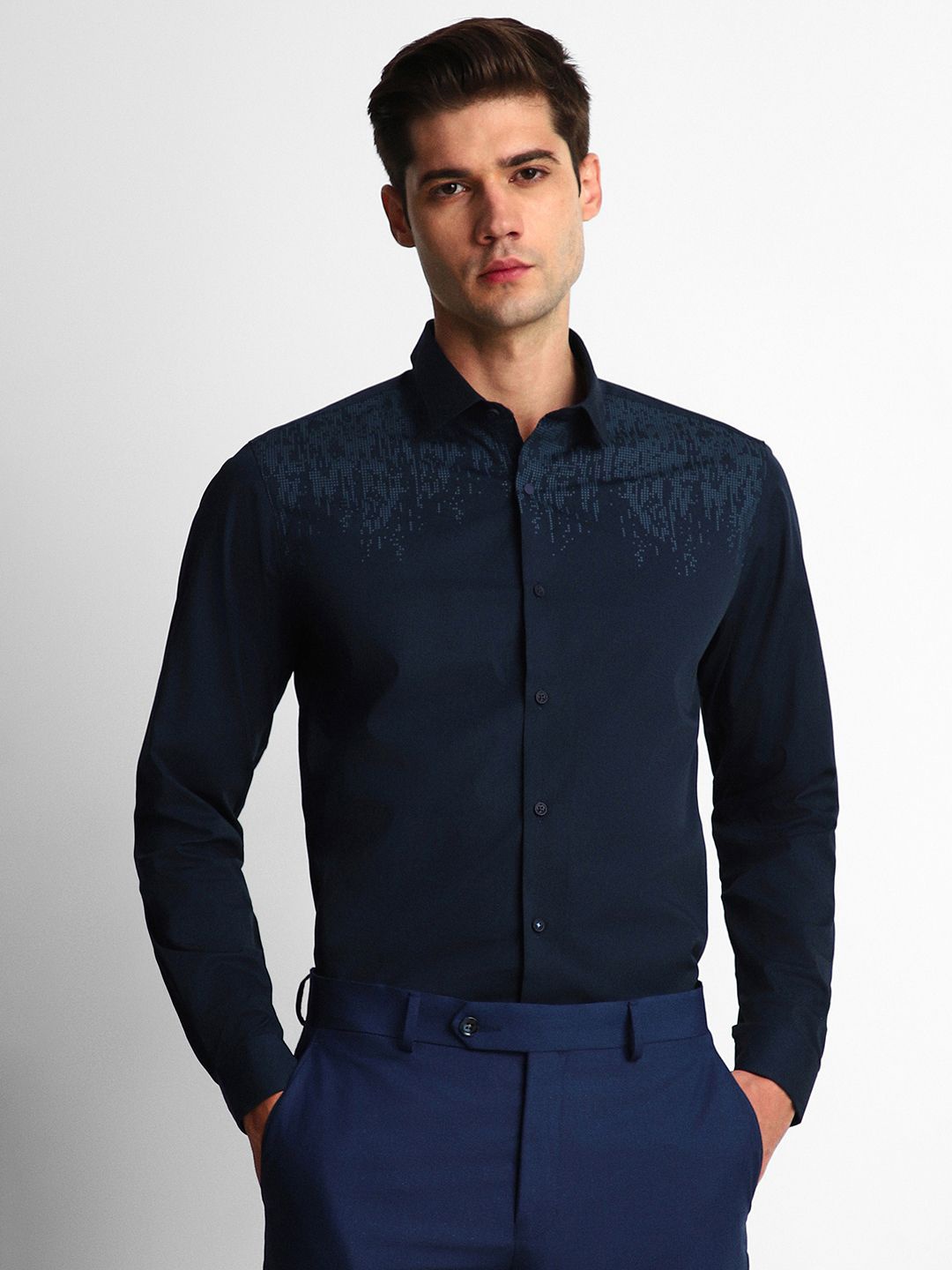 Louis Philippe Sport Men Spread Collar Solid Cotton Slim Fit Casual Shirt, Navy blue
Louis Philippe Sport Men Spread Collar Solid Cotton Slim Fit Casual Shirt, Navy blue