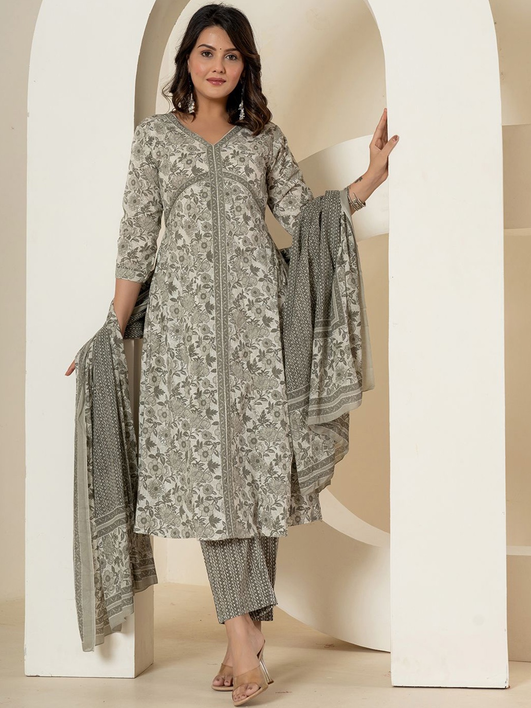 Yufta Floral Printed V Neck Pure Cotton Anarkali Kurta & Trousers With Dupatta, Grey
Yufta Floral Printed V Neck Pure Cotton Anarkali Kurta & Trousers With Dupatta, Grey