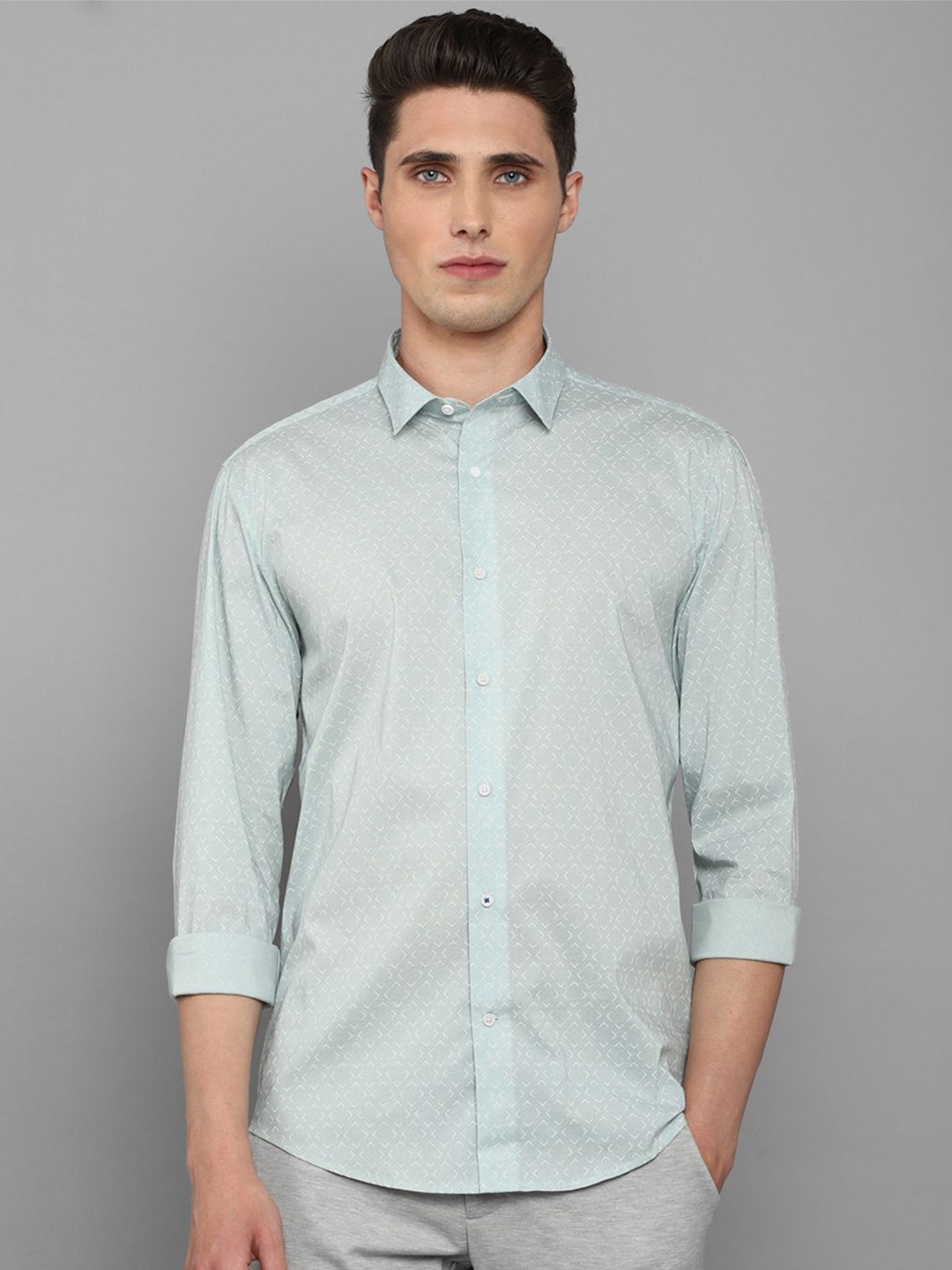 Louis Philippe Sport Men Spread Collar Geometric Printed Cotton Slim Fit Casual Shirt, Blue
Louis Philippe Sport Men Spread Collar Geometric Printed Cotton Slim Fit Casual Shirt, Blue