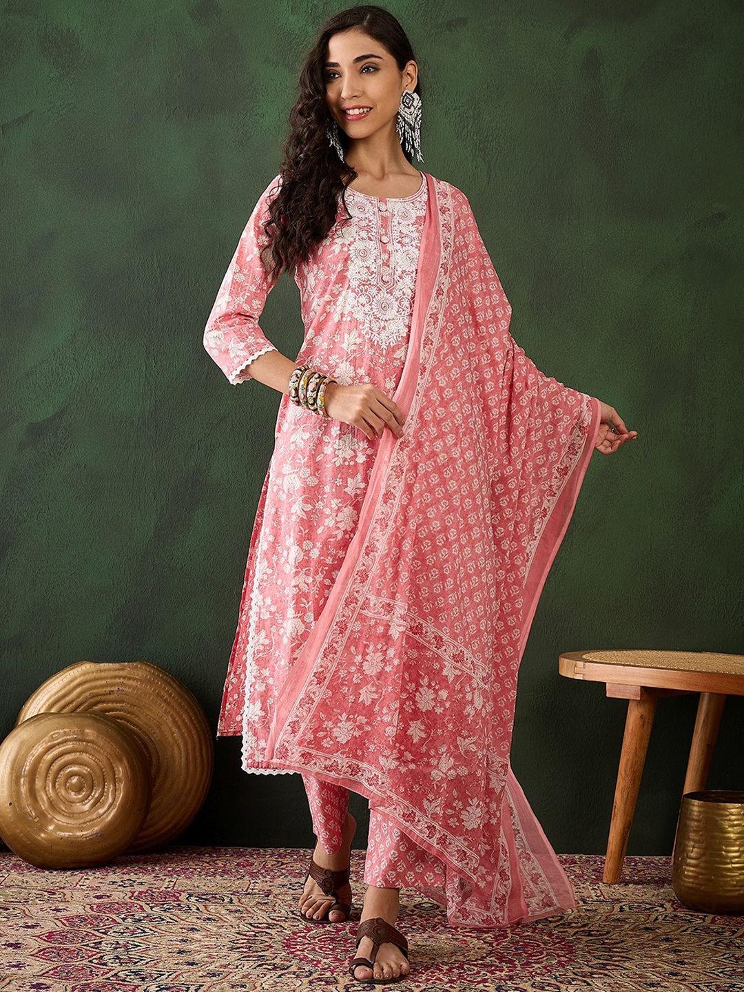 Sangria Floral Printed Thread Work Pure Cotton Straight Kurta & Trouser With Dupatta, Pink
Sangria Floral Printed Thread Work Pure Cotton Straight Kurta & Trouser With Dupatta, Pink