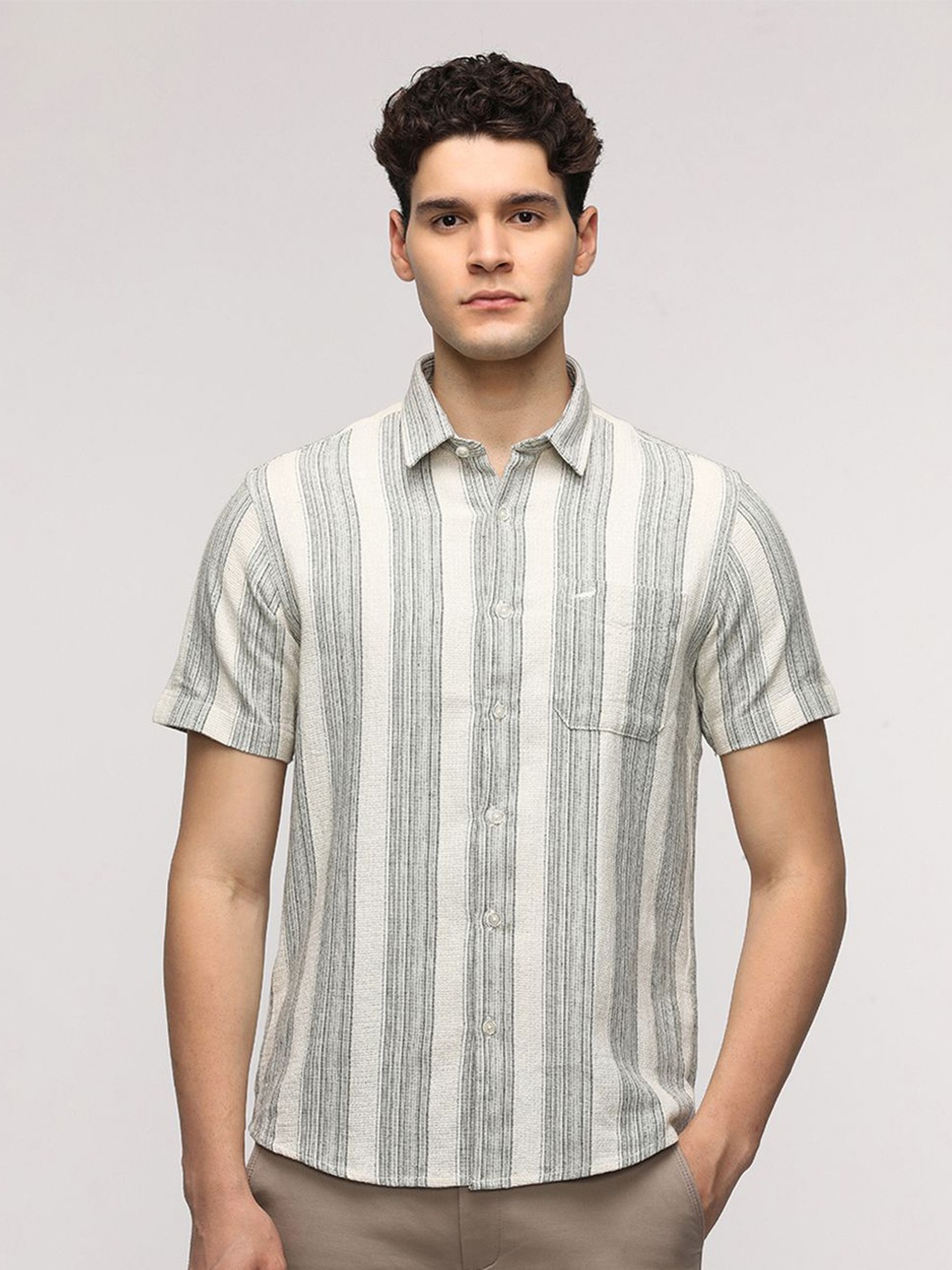Crocodile Men Comfort Spread Collar Vertical Striped Cotton Casual Shirt, White
Crocodile Men Comfort Spread Collar Vertical Striped Cotton Casual Shirt, White