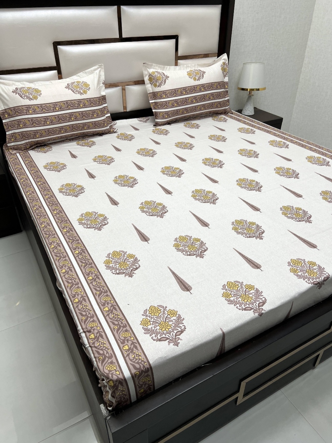 Pure Decor Royal Passion Cream-Coloured Printed 400 TC Pure Cotton Queen Bedsheet Set
Pure Decor Royal Passion Cream-Coloured Printed 400 TC Pure Cotton Queen Bedsheet Set