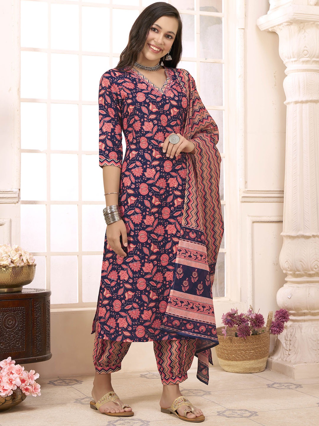 Anouk Rustic Navy Blue & Pink Floral Printed V-Neck Straigth Kurta with Trousers & Dupatta
Anouk Rustic Navy Blue & Pink Floral Printed V-Neck Straigth Kurta with Trousers & Dupatta