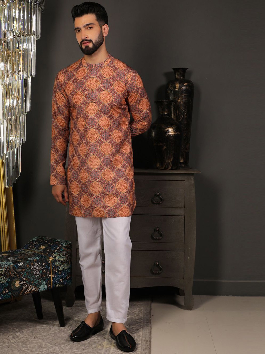 DEYANN Ethnic Motifs Printed Mandarin Collar Straight Pure Cotton Kurta with Pyjamas, Brown
DEYANN Ethnic Motifs Printed Mandarin Collar Straight Pure Cotton Kurta with Pyjamas, Brown