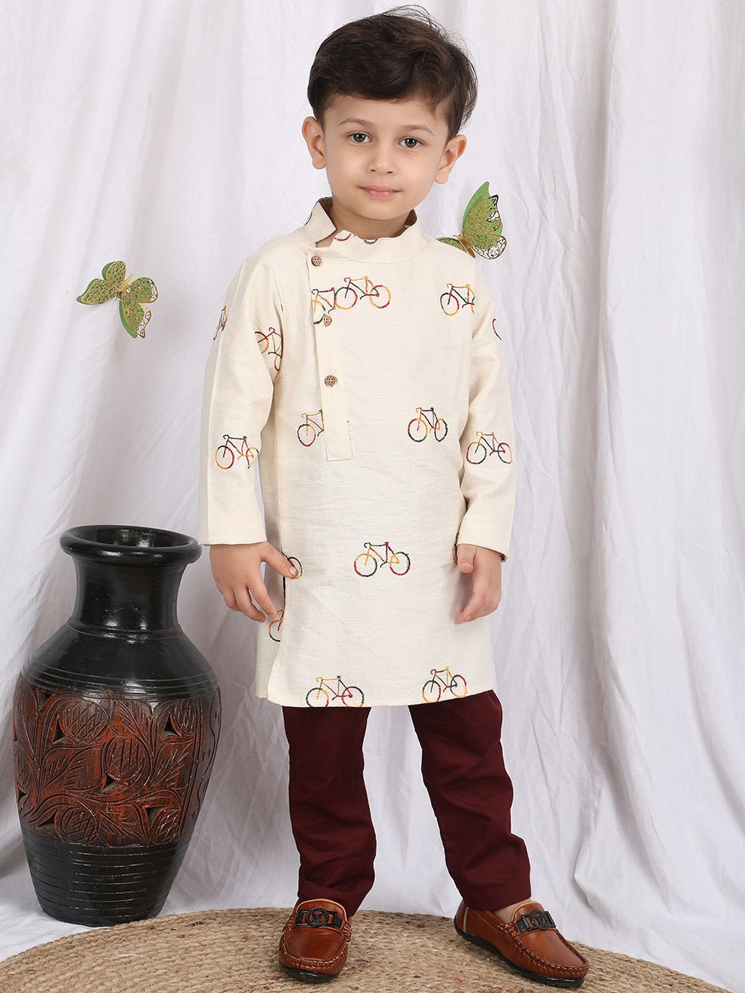 Polka Tots Boys Floral Embroidered Thread Work Pure Cotton Kurta With Pyjamas, Off white
Polka Tots Boys Floral Embroidered Thread Work Pure Cotton Kurta With Pyjamas, Off white