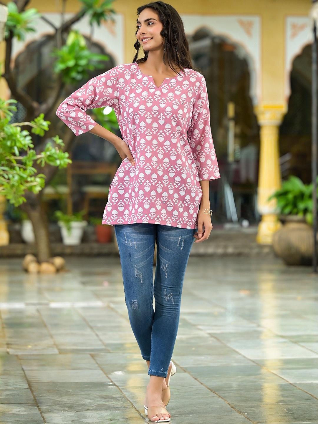 KALINI Ethnic Motifs Printed Round Neck Three-Quarter Sleeves Straight Kurta, Pink
KALINI Ethnic Motifs Printed Round Neck Three-Quarter Sleeves Straight Kurta, Pink