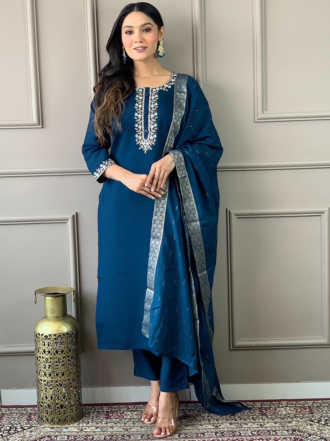 KALINI Floral Embroidered Thread Work Chanderi Silk Kurta with Trousers & Dupatta, Turquoise blue
KALINI Floral Embroidered Thread Work Chanderi Silk Kurta with Trousers & Dupatta, Turquoise blue