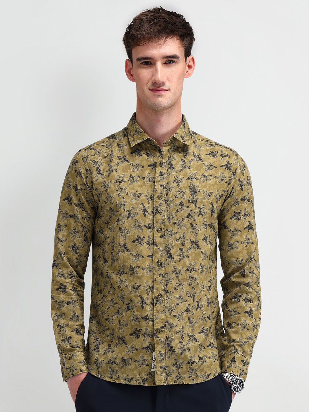 U.S. Polo Assn. Men Modern Spread Collar Floral Printed Cotton Slim Fit Casual Shirt, Mustard
U.S. Polo Assn. Men Modern Spread Collar Floral Printed Cotton Slim Fit Casual Shirt, Mustard
