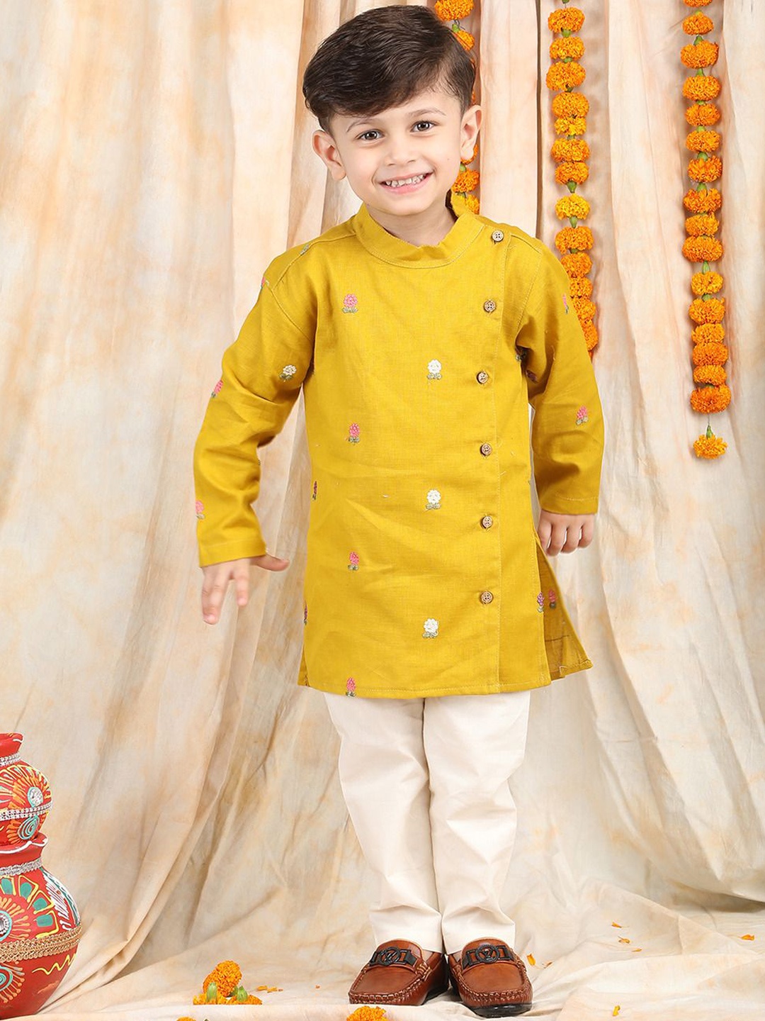 Polka Tots Boys Ethnic Motifs Embroidered Thread Work Pure Cotton Kurta Pyjamas, Yellow
Polka Tots Boys Ethnic Motifs Embroidered Thread Work Pure Cotton Kurta Pyjamas, Yellow